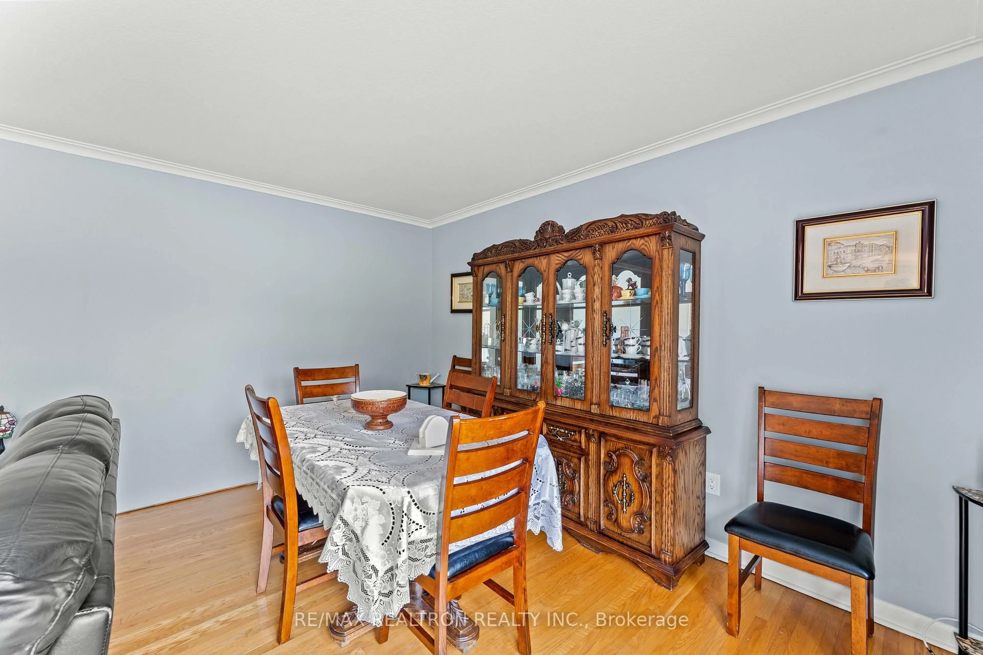 Dining room, wood/laminate floor for 4 Peacham Cres, Toronto Ontario M3M 1S1