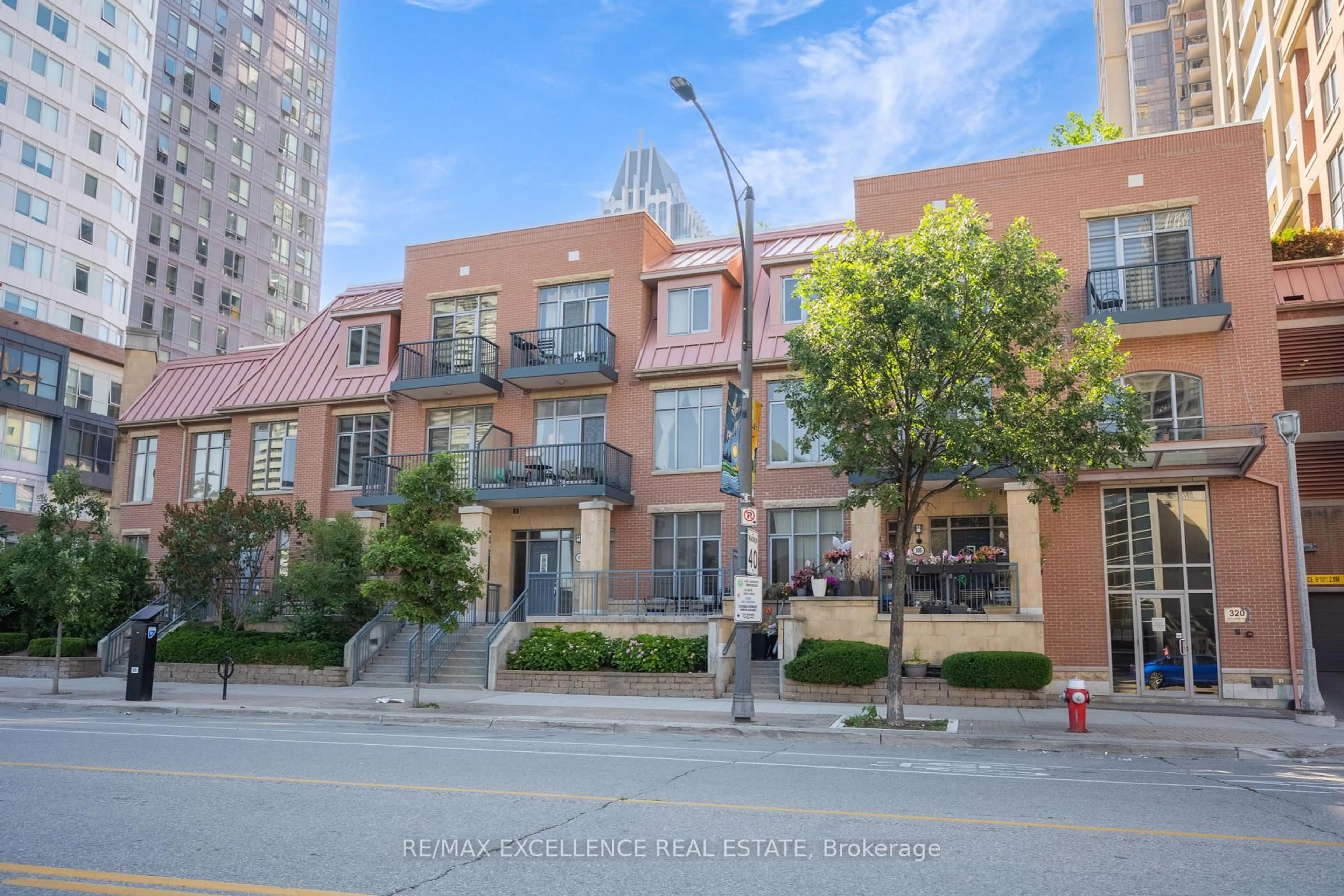 Patio, street for 320 City  Centre Dr #Gv202, Mississauga Ontario L5B 4P8
