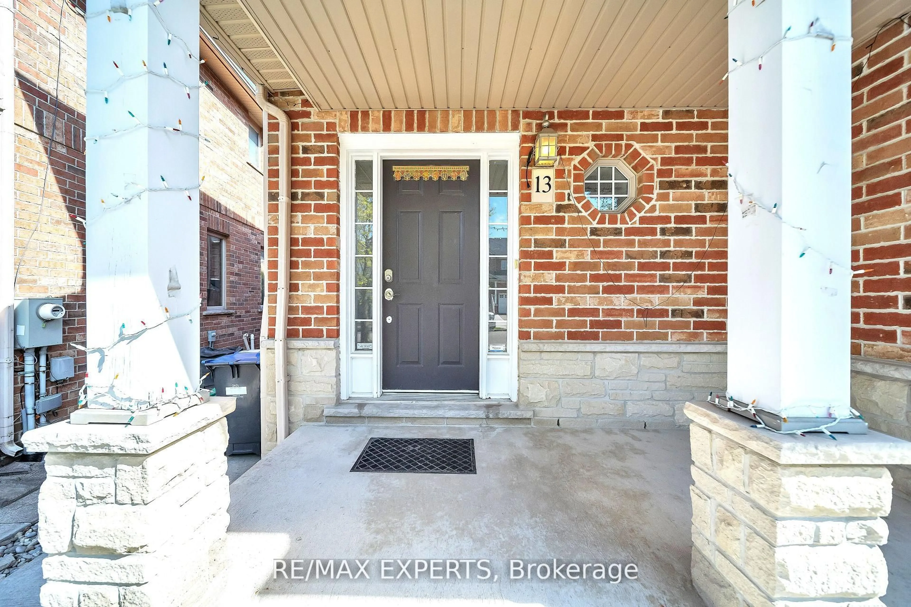 Indoor entryway for 13 Stable Gate, Brampton Ontario L7A 1V5
