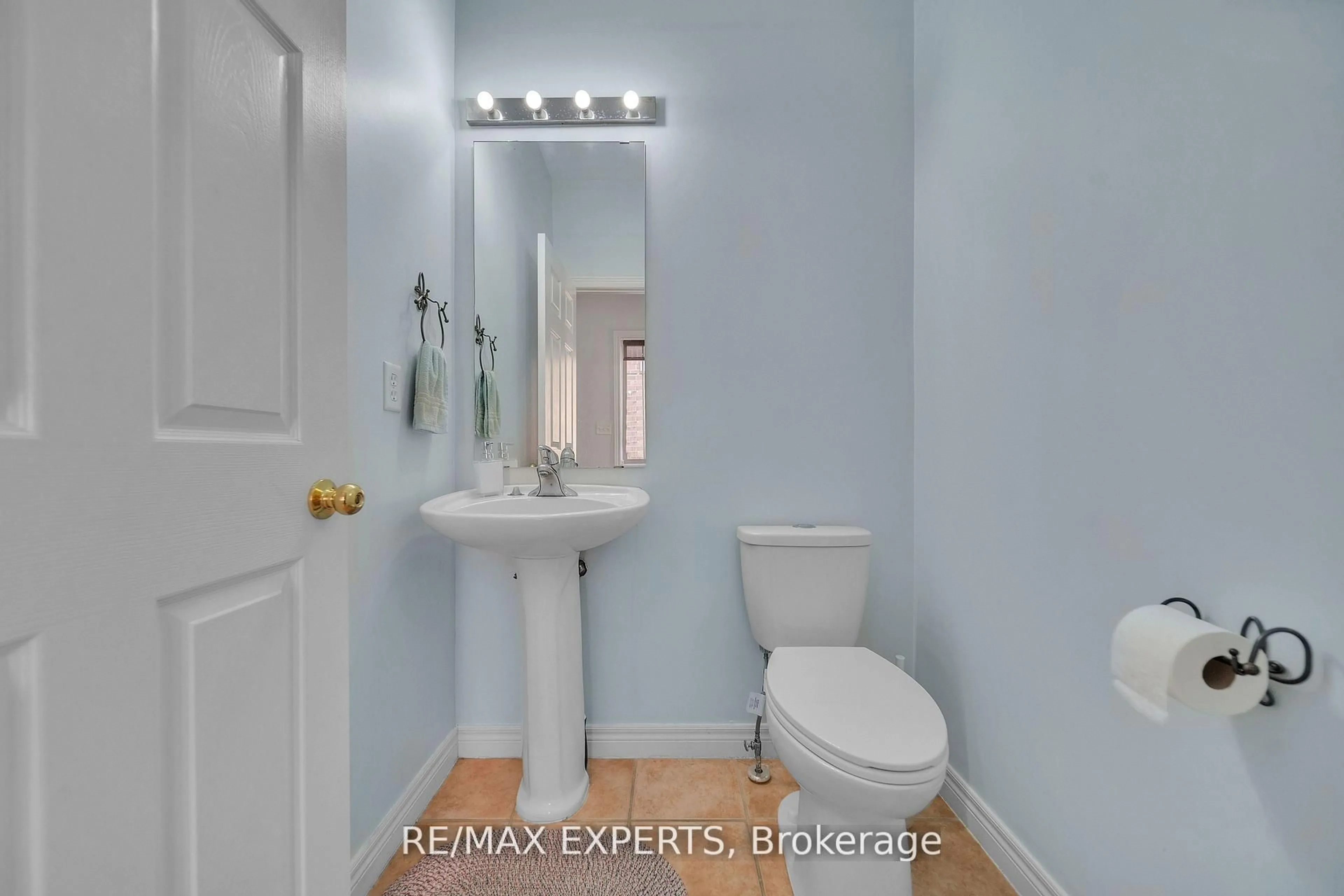 Standard bathroom, unknown for 13 Stable Gate, Brampton Ontario L7A 1V5
