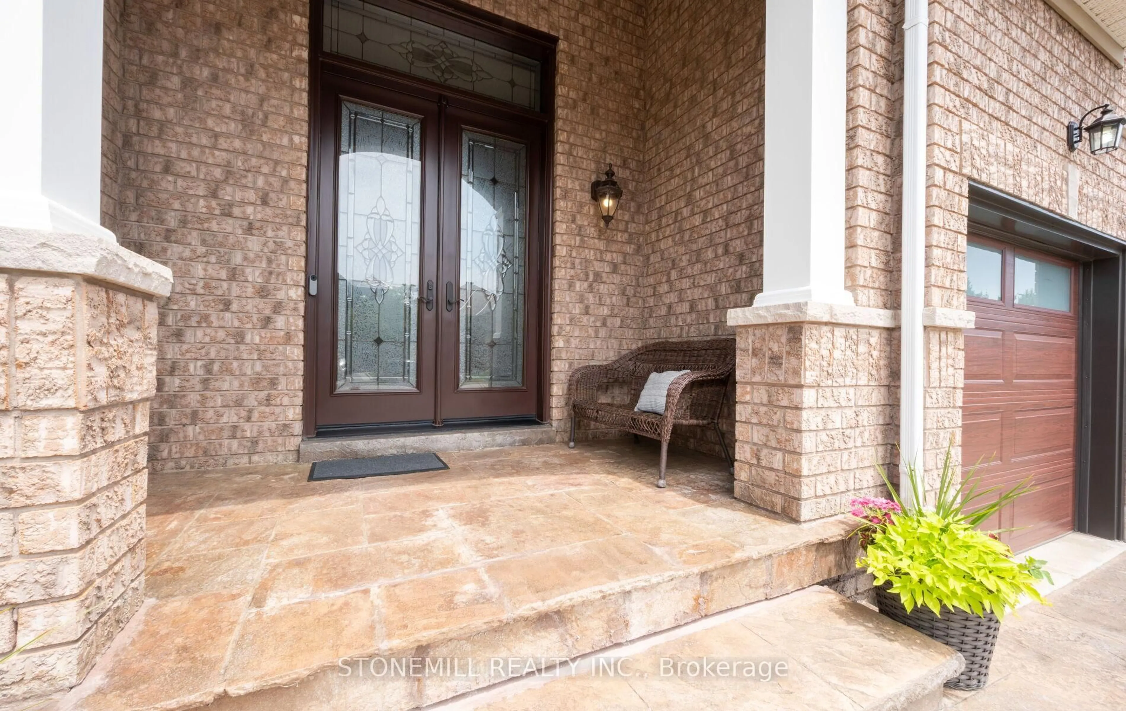 Indoor entryway for 40 Barber Dr, Halton Hills Ontario L7G 6M1