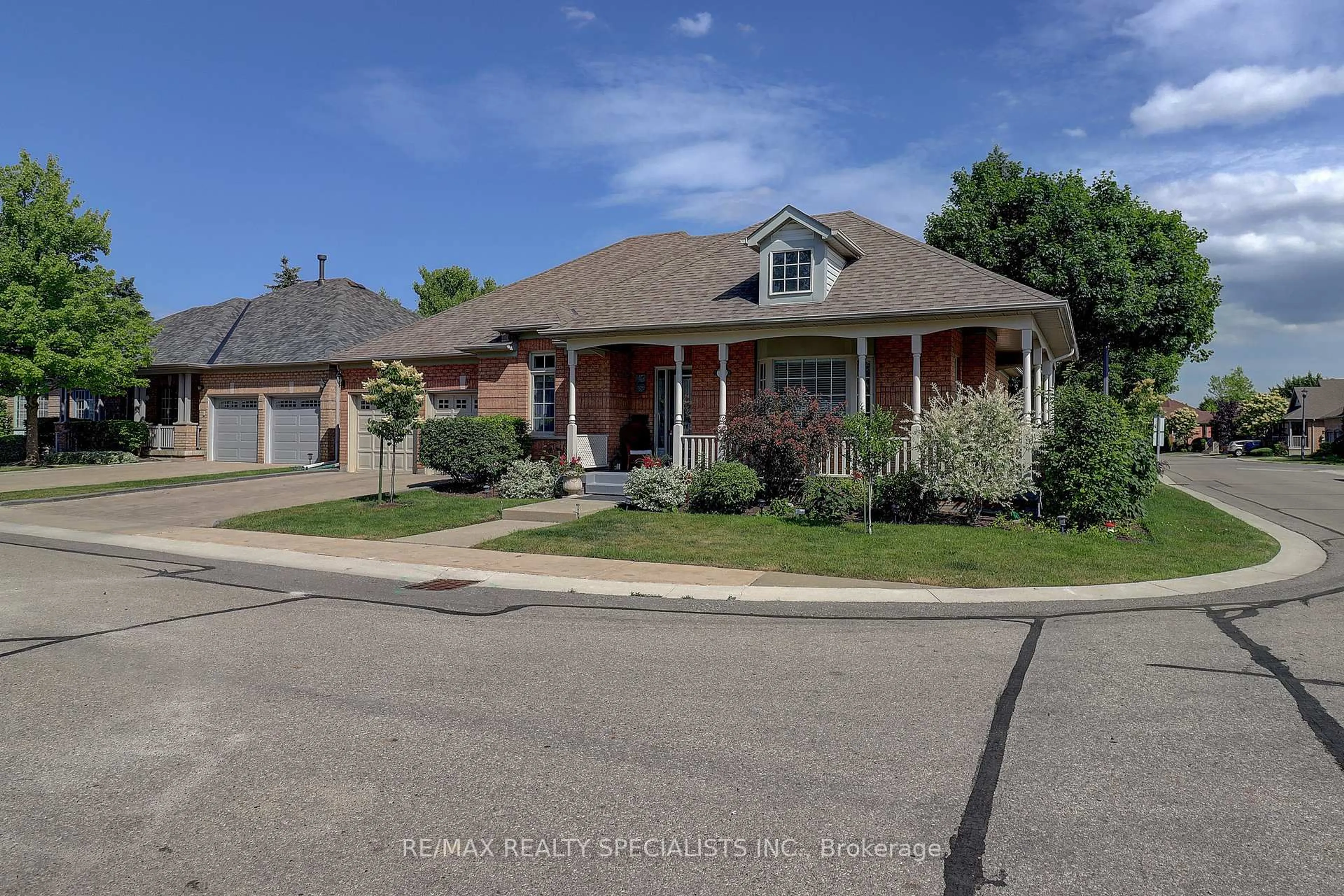Unknown for 1 Hopewell Crt, Brampton Ontario L6R 1W5