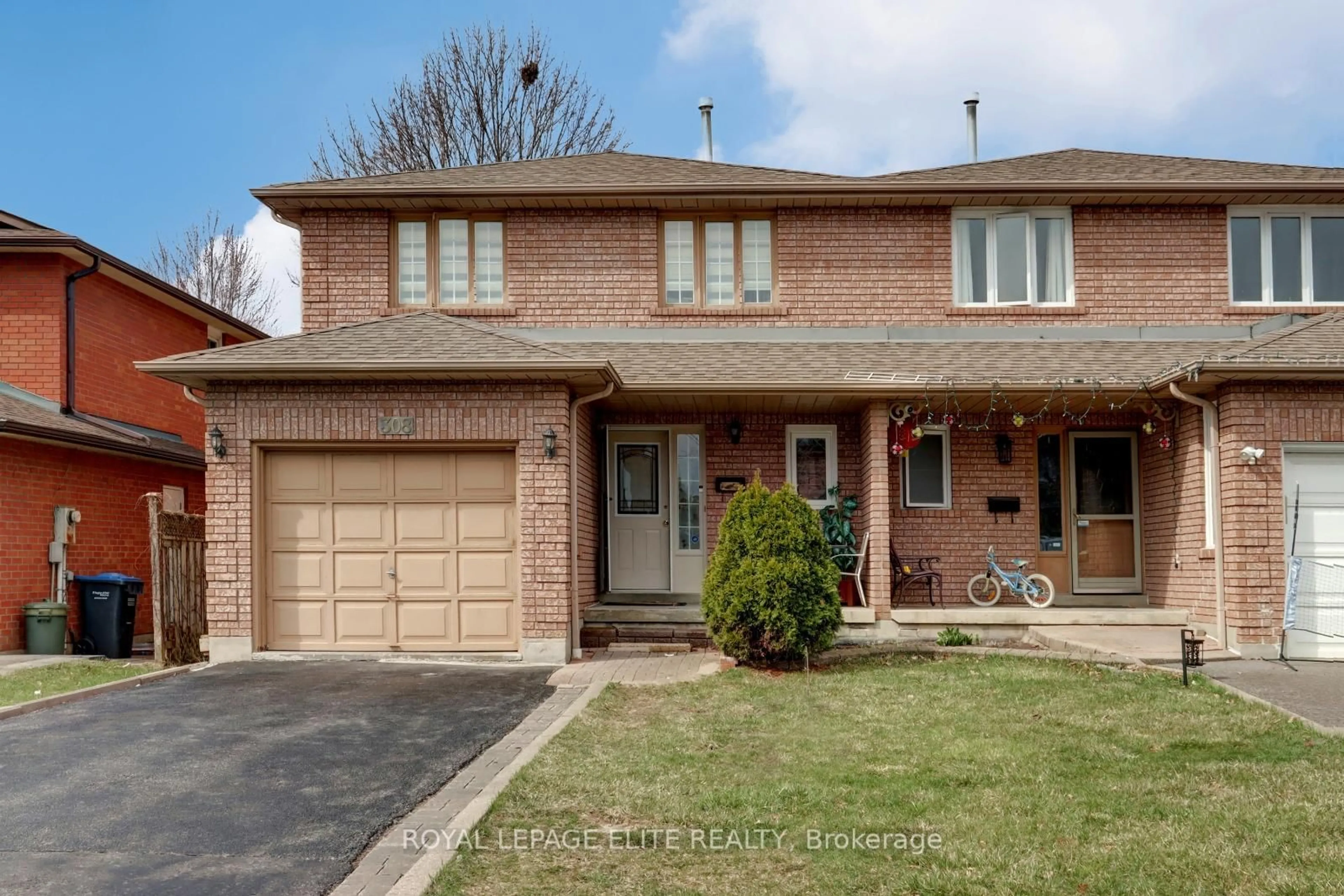 Home with brick exterior material, street for 308 HILLSIDE Dr, Mississauga Ontario L5M 2L7