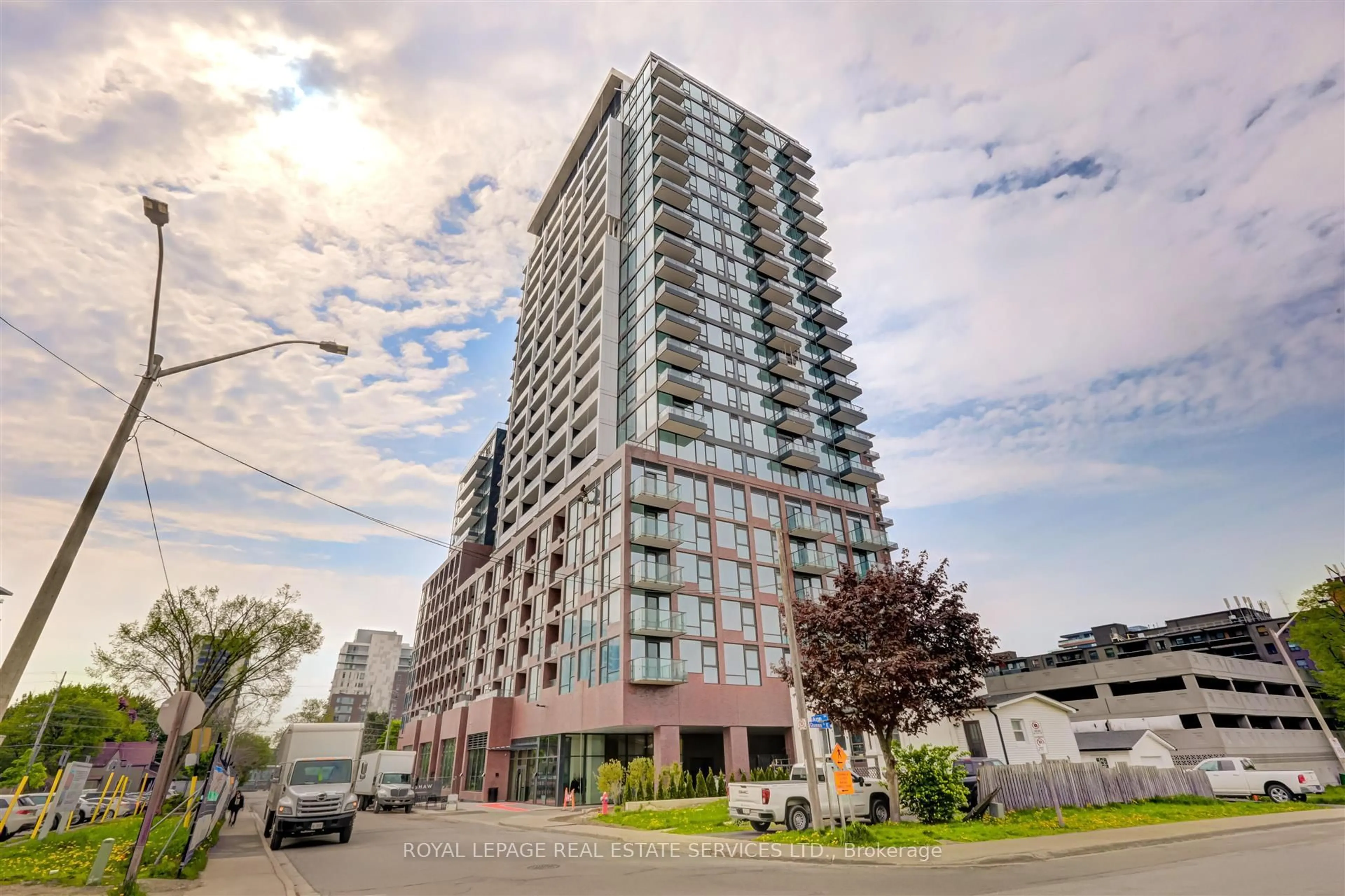 Unknown for 28 Ann St #417, Mississauga Ontario L5G 3G1