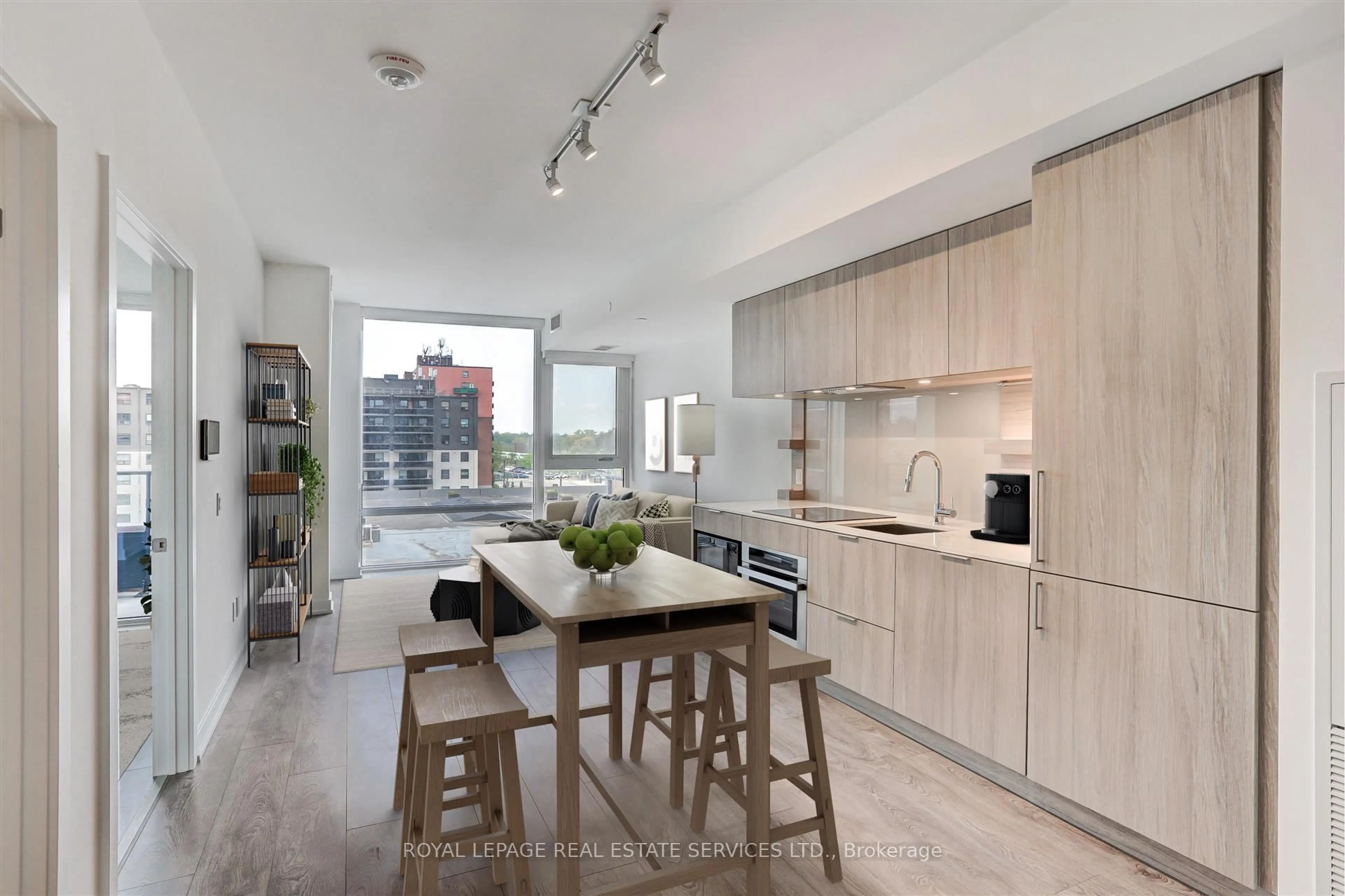Open concept kitchen, unknown for 28 Ann St #417, Mississauga Ontario L5G 3G1