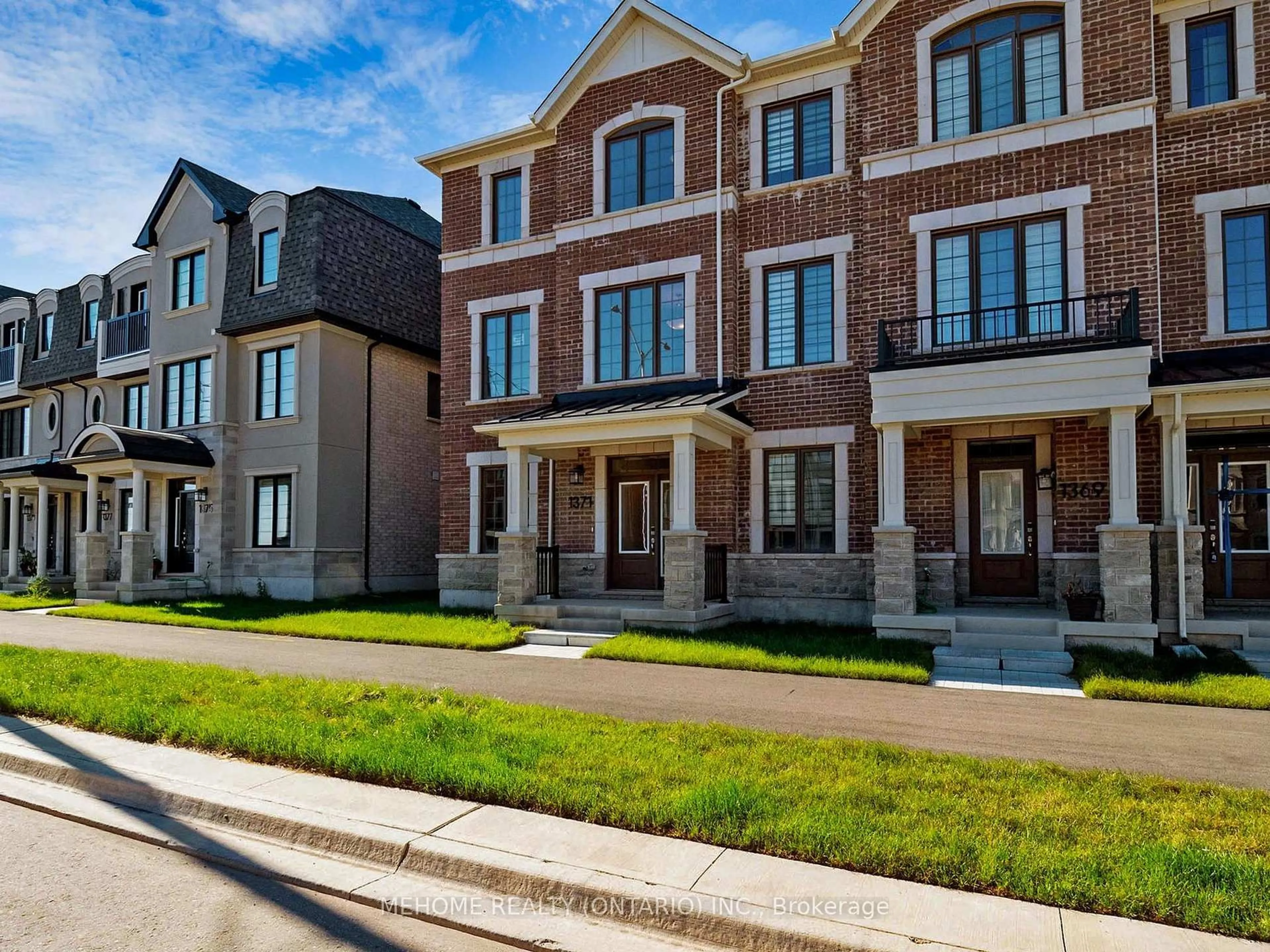 Home with brick exterior material, street for 1371 William Halton Pkwy, Oakville Ontario L6M 5N9