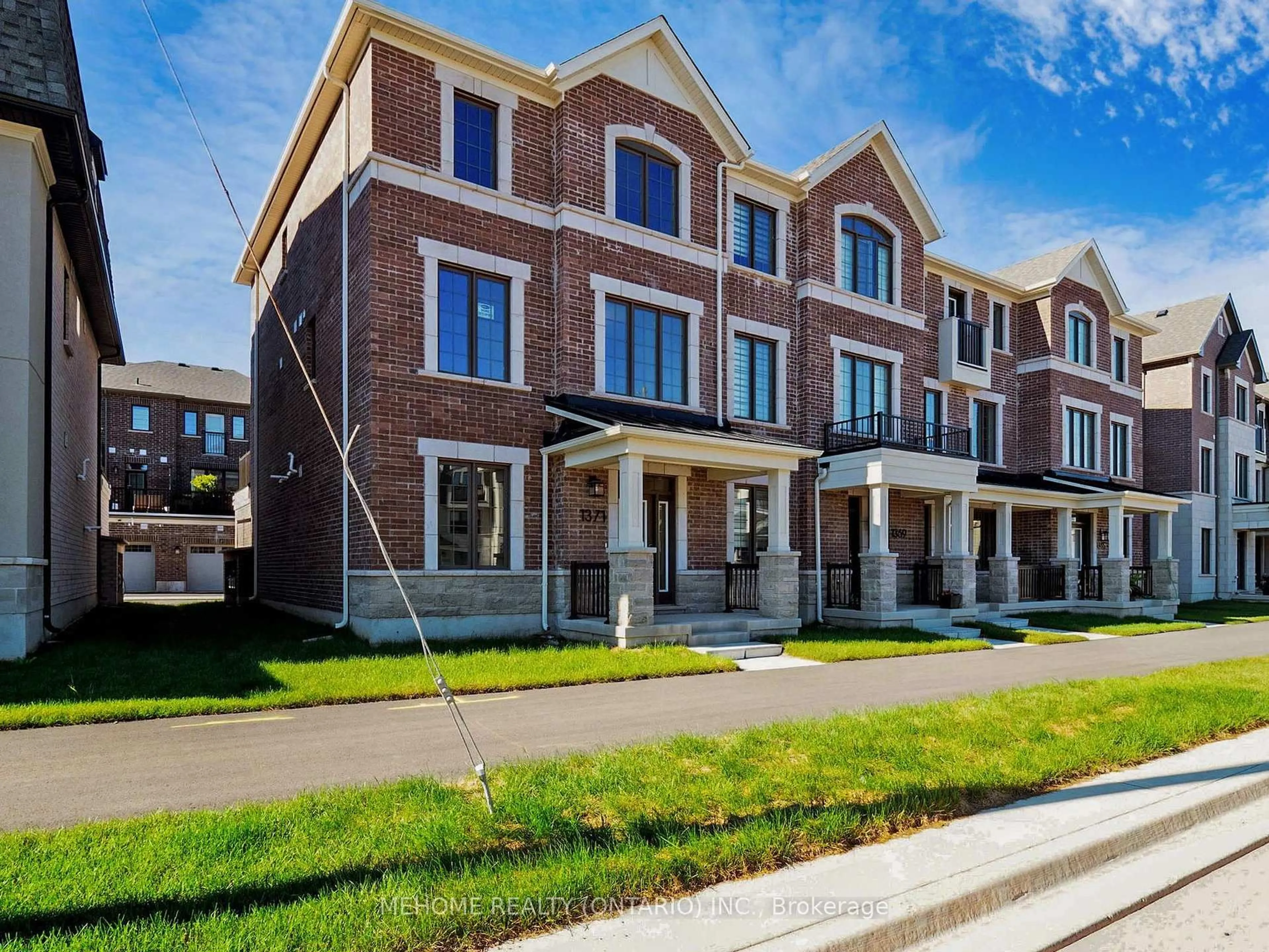 Home with brick exterior material, street for 1371 William Halton Pkwy, Oakville Ontario L6M 5N9