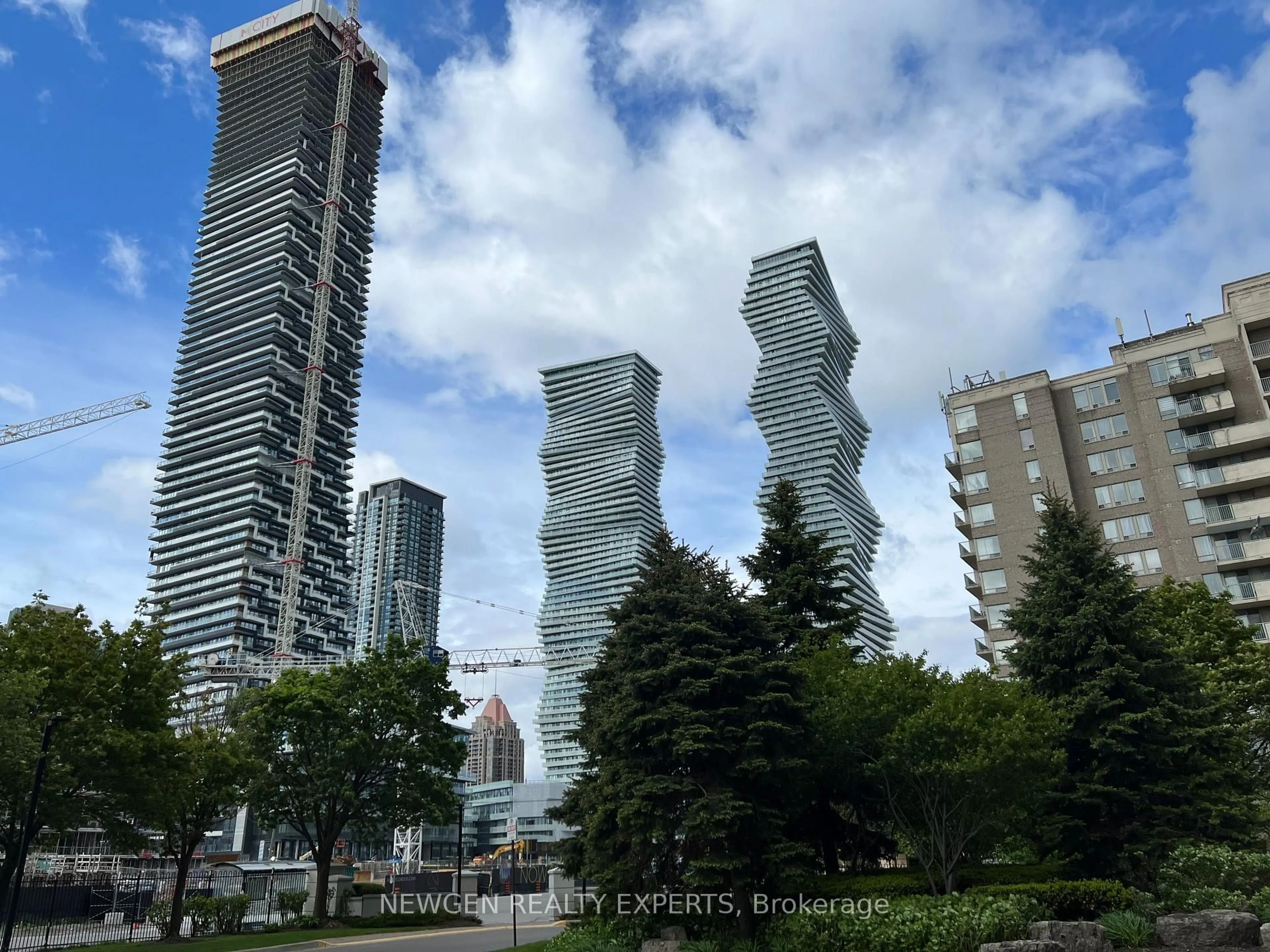 Blurry image for 550 Webb Dr #UPH 12, Mississauga Ontario L5B 3Y4