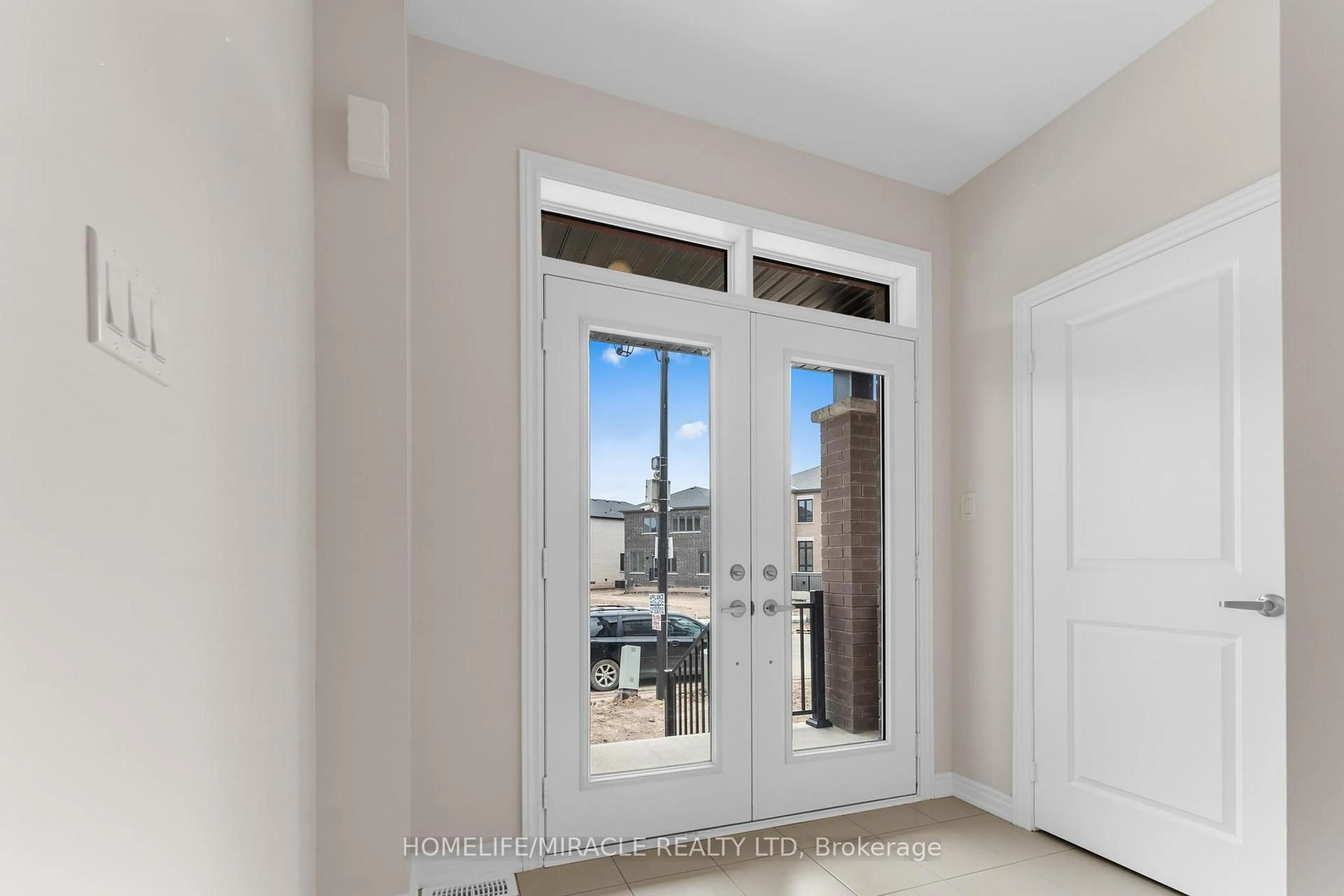 Indoor entryway for 873 Logan Dr, Milton Ontario L9T 7E7