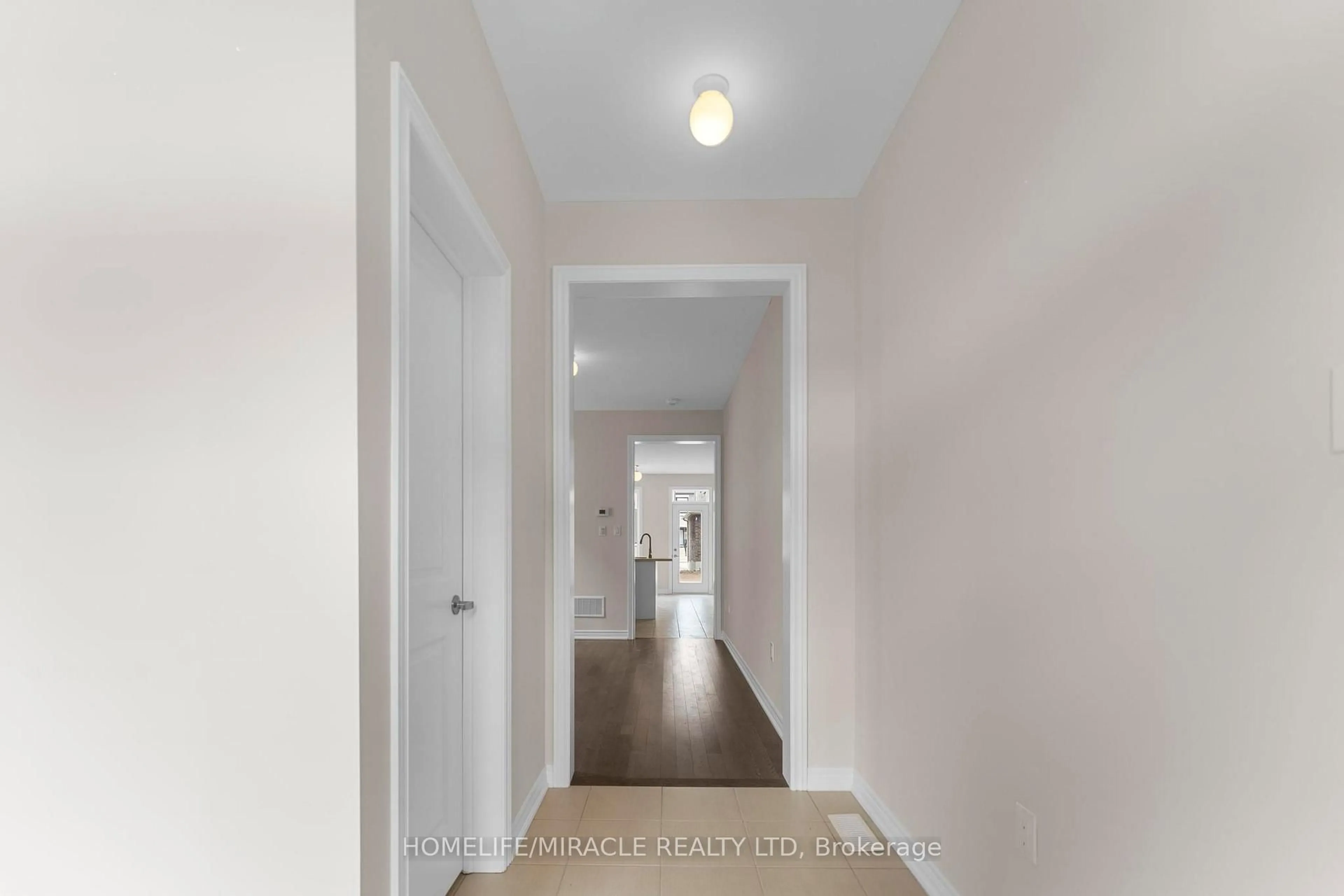 Indoor entryway for 873 Logan Dr, Milton Ontario L9T 7E7