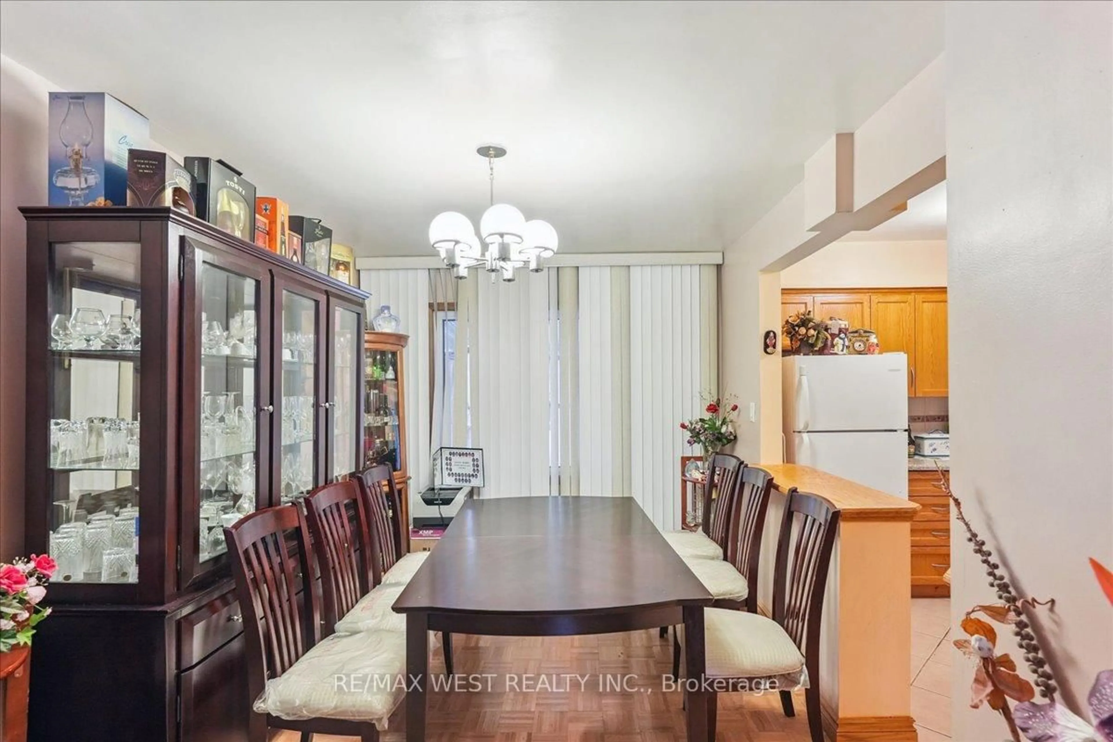Dining room, unknown for 3 Hilldale Rd, Toronto Ontario M6N 3Y1