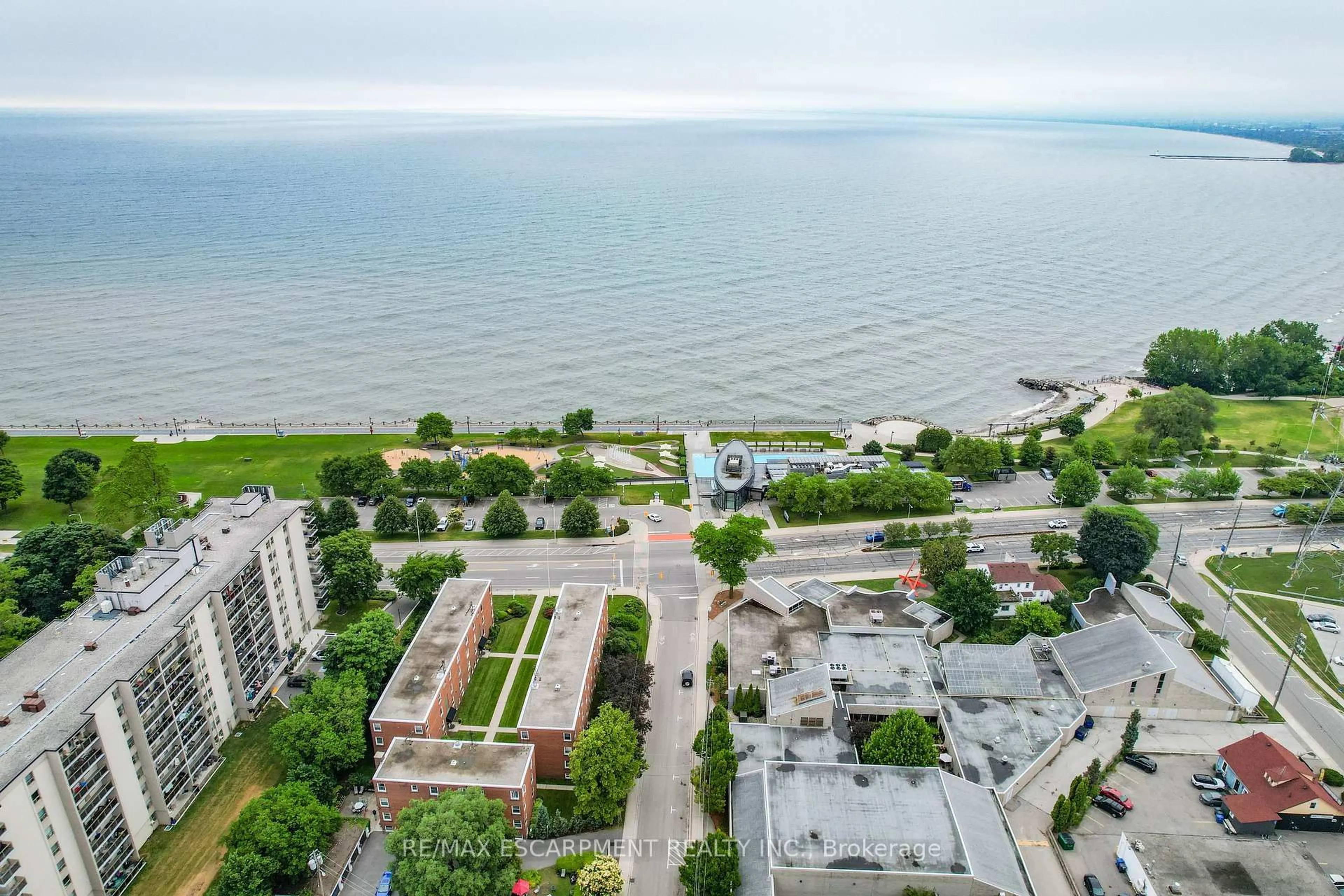 A pic from outside/outdoor area/front of a property/back of a property/a pic from drone, water/lake/river/ocean view for 1347 Lakeshore Rd #37, Burlington Ontario L7S 1B1