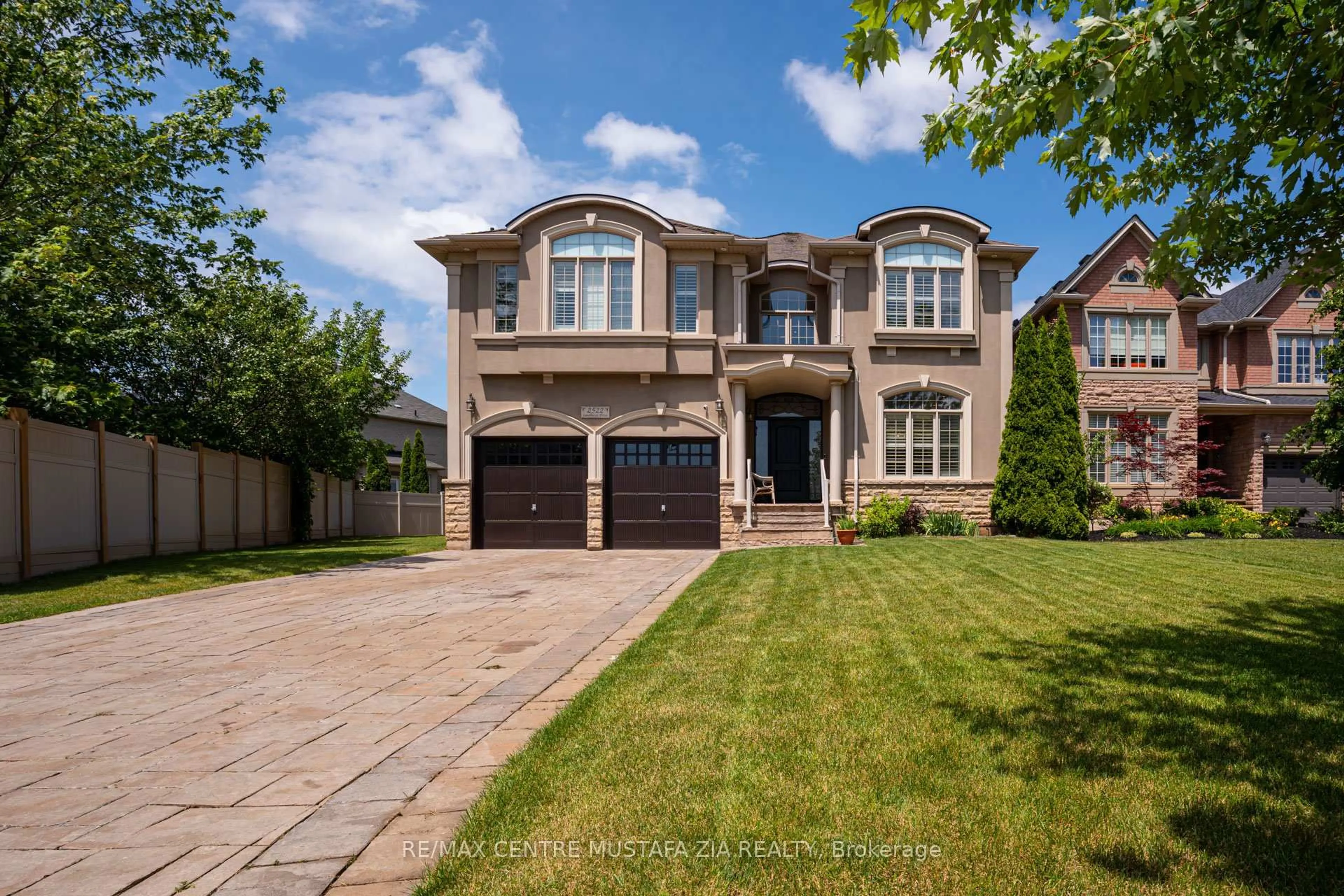 Home with brick exterior material, street for 2522 Lyndhurst Dr, Oakville Ontario L6H 7W3