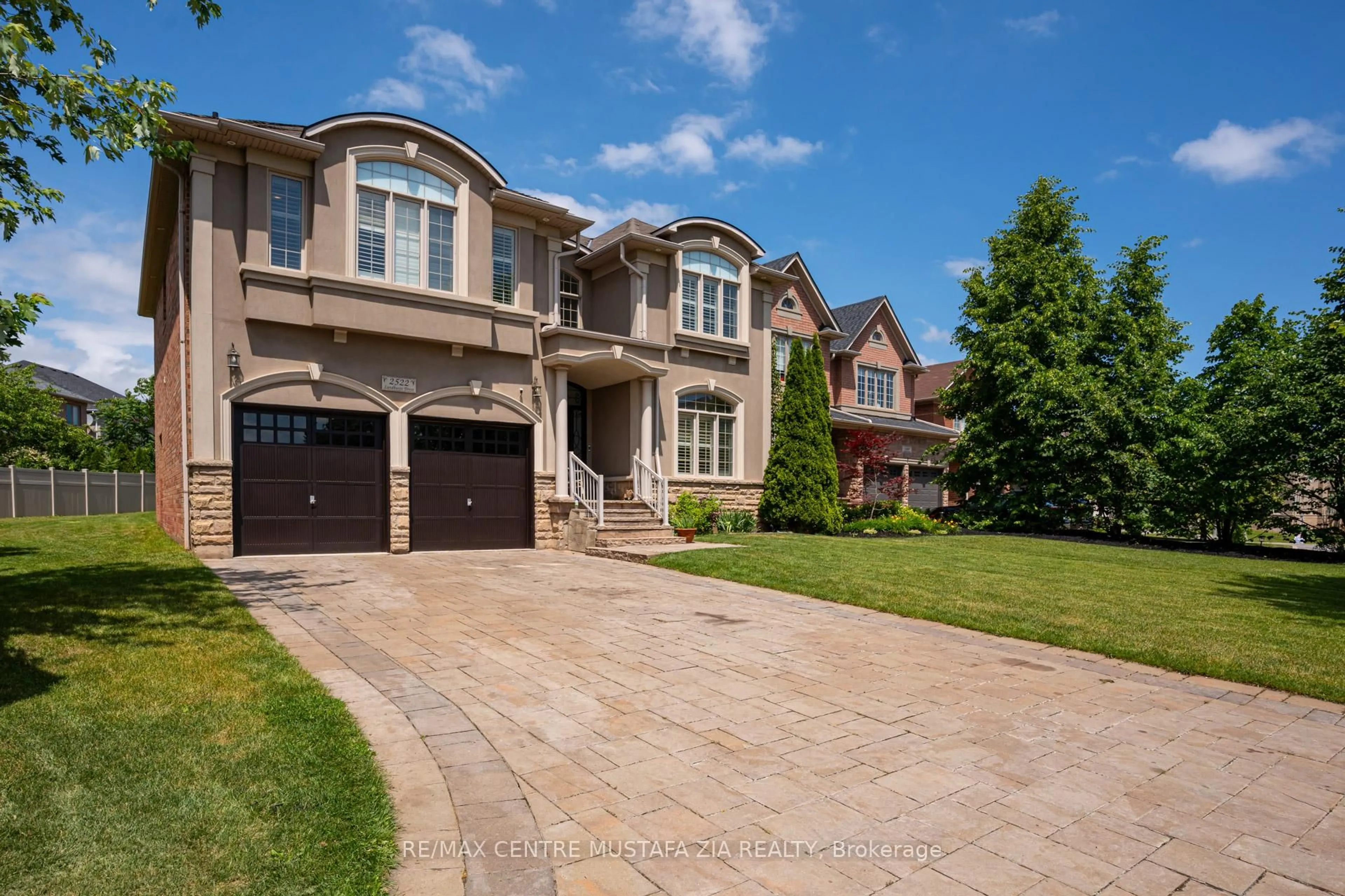 Home with brick exterior material, street for 2522 Lyndhurst Dr, Oakville Ontario L6H 7W3