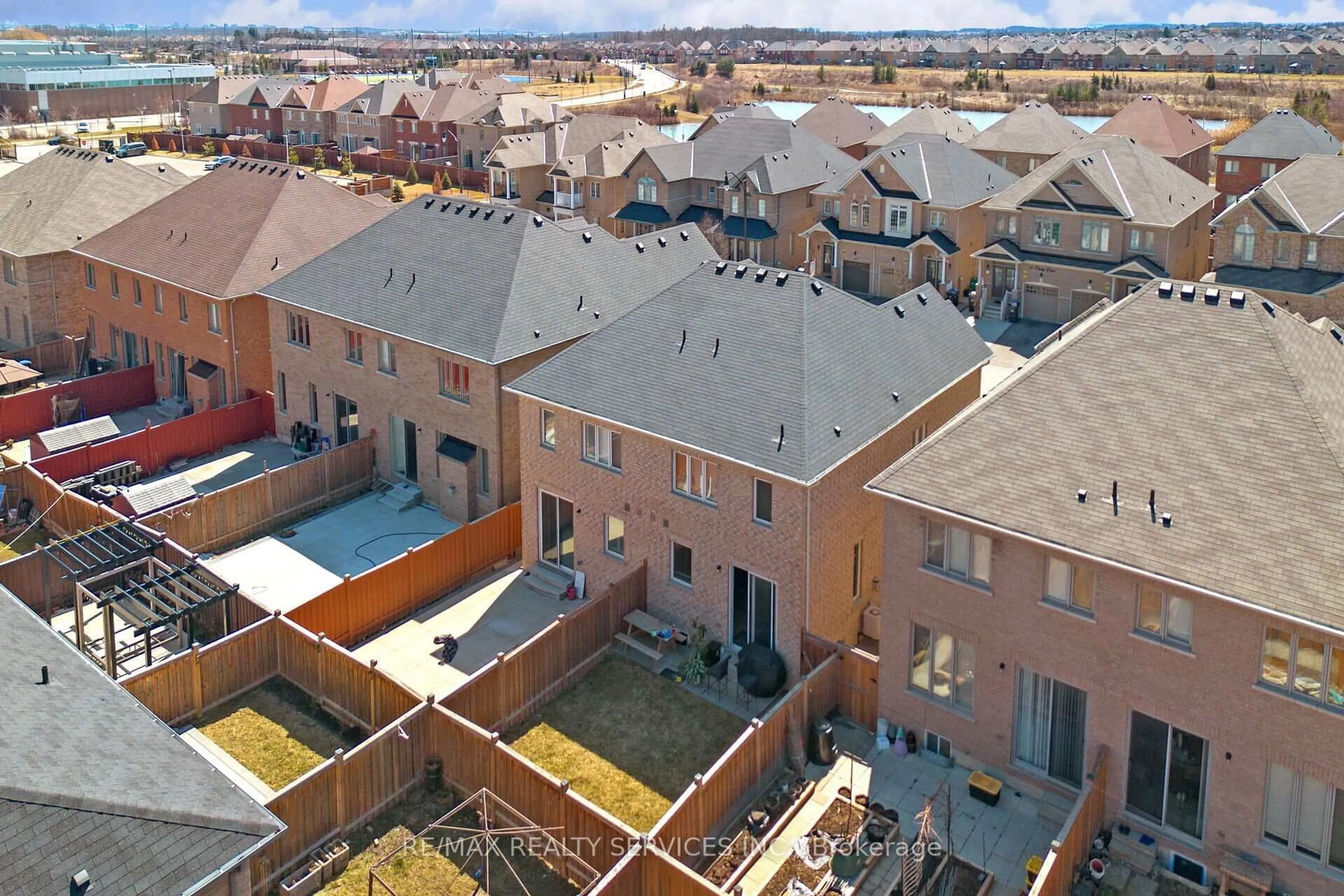 A pic from outside/outdoor area/front of a property/back of a property/a pic from drone, city buildings view from balcony for 15 Ebury Dr, Brampton Ontario L6X 5M4