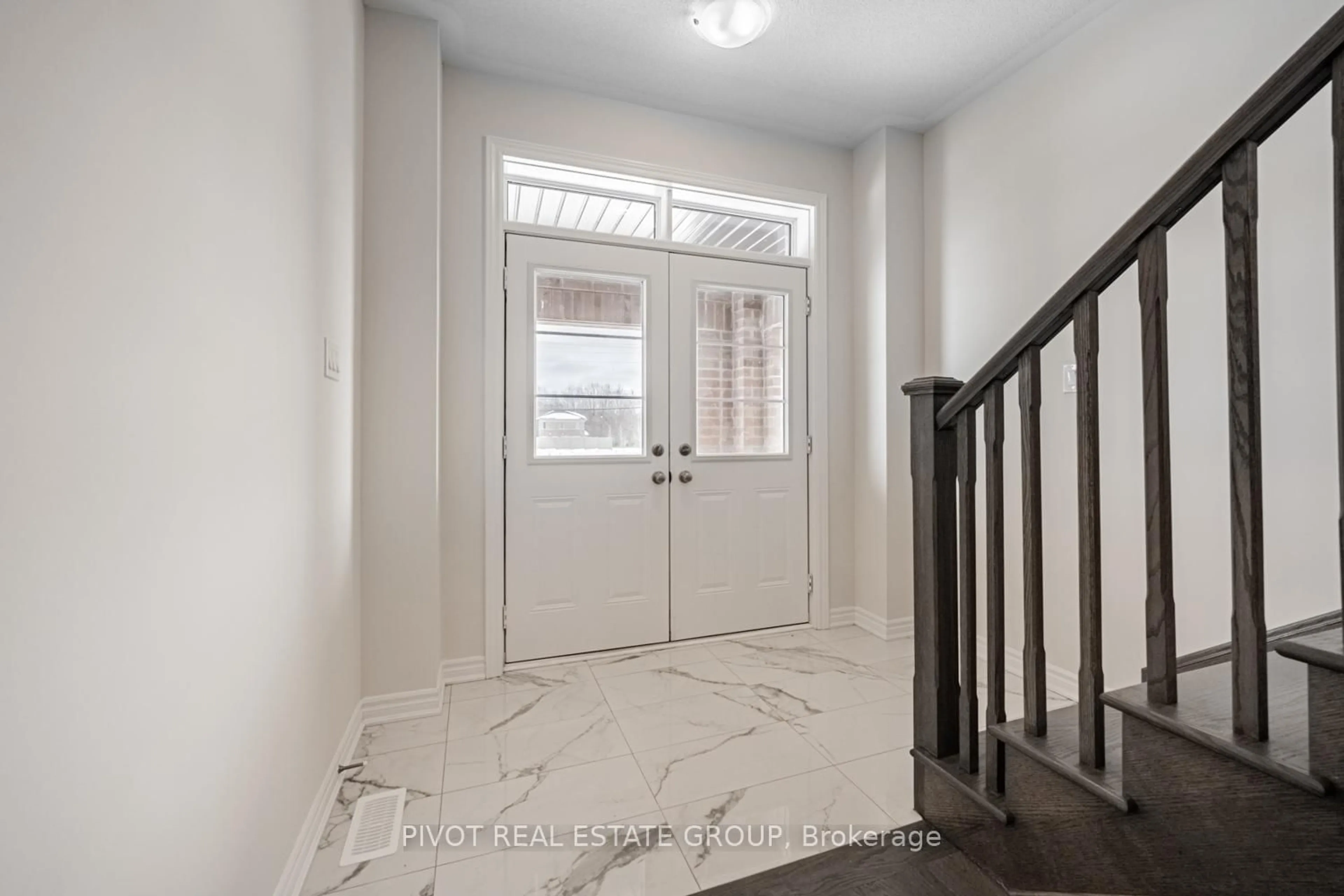 Indoor entryway for 4 Stratford Dr, Caledon Ontario L7C 4K7