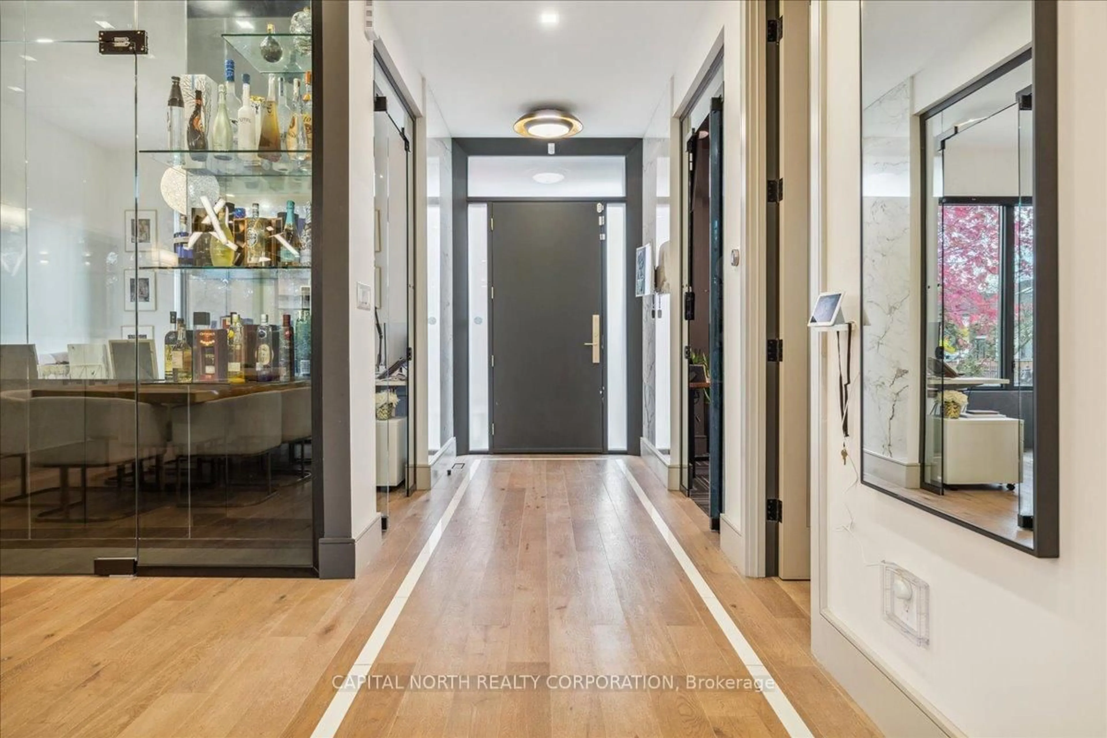 Indoor entryway for 1453 Seagram Ave, Oakville Ontario L6L 1W9