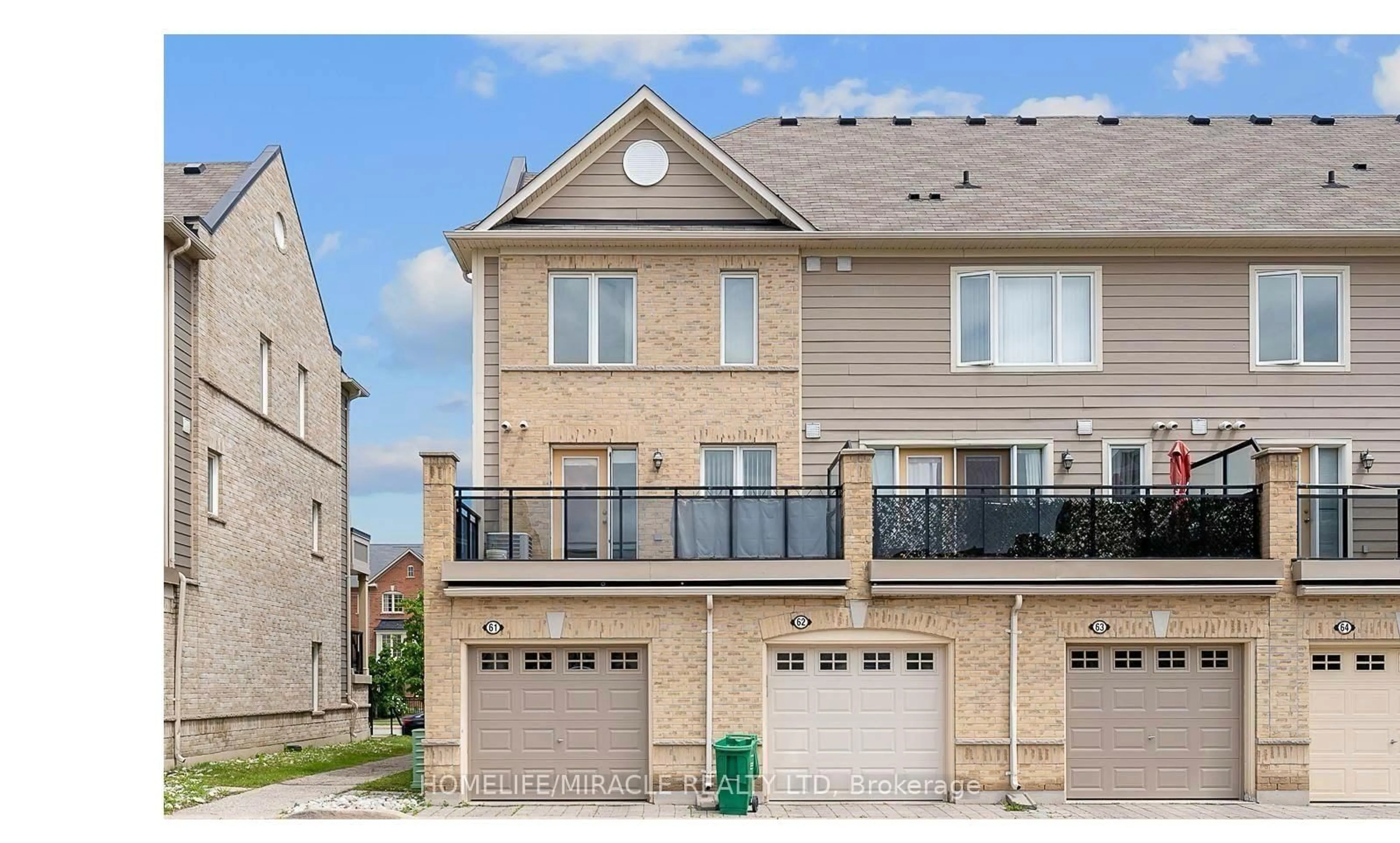 A pic from outside/outdoor area/front of a property/back of a property/a pic from drone, street for 60 Fairwood Circ #61, Brampton Ontario L6R 0Y6