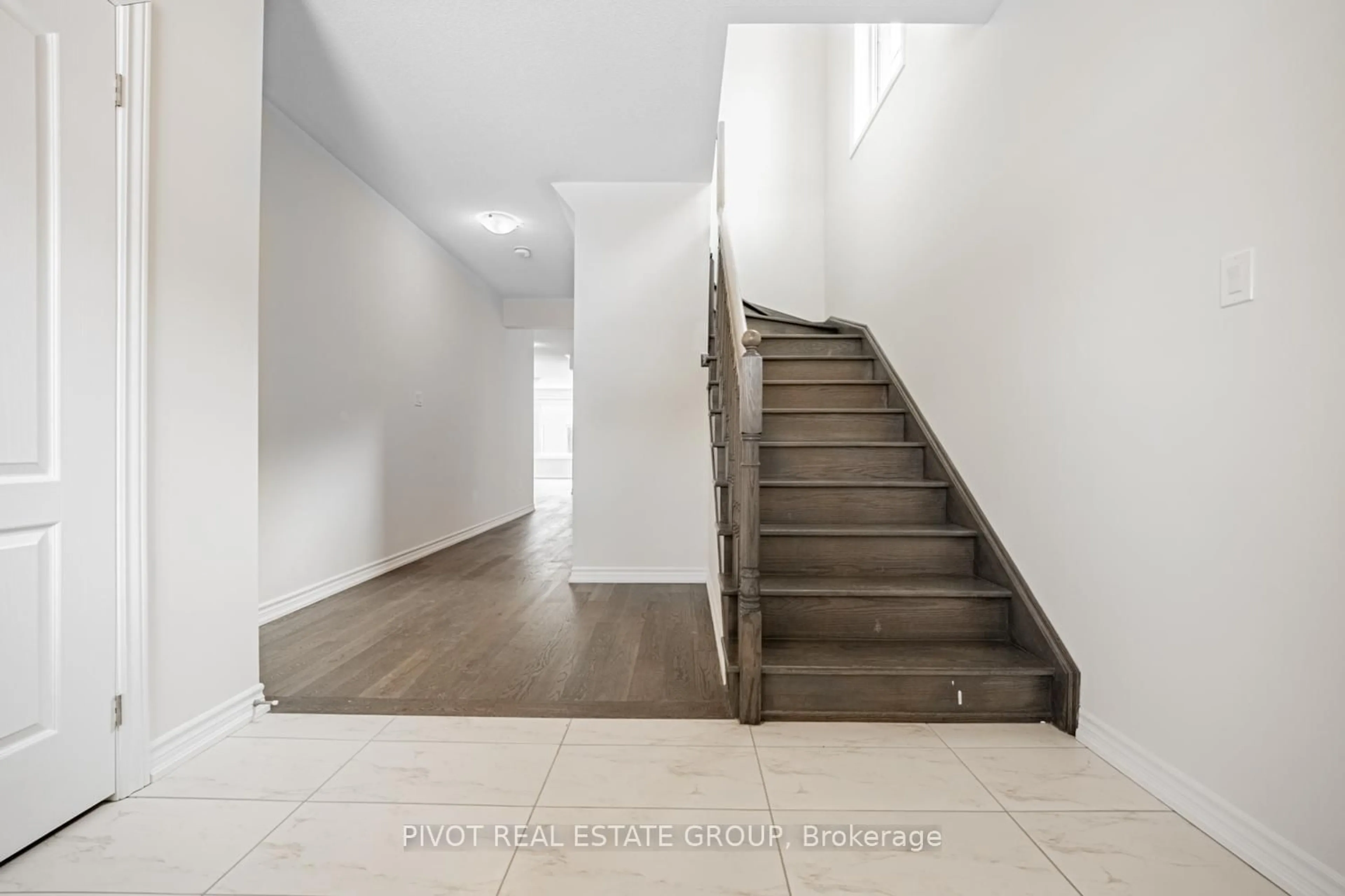 Stairs for 35 Calabria Dr, Caledon Ontario L7C 4L3