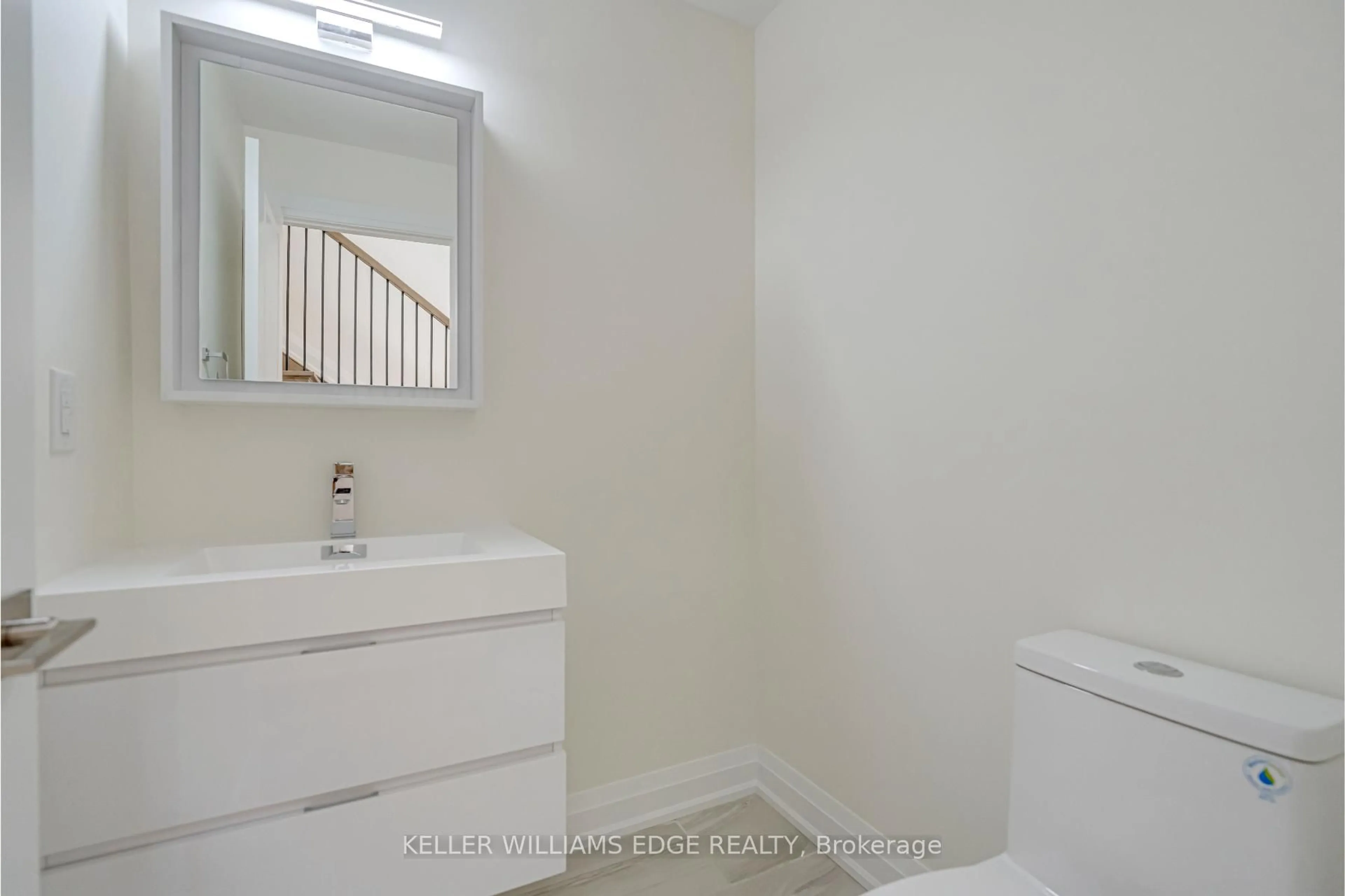 Standard bathroom, unknown for 2154 Walkers Line #1, Burlington Ontario L7M 3R9