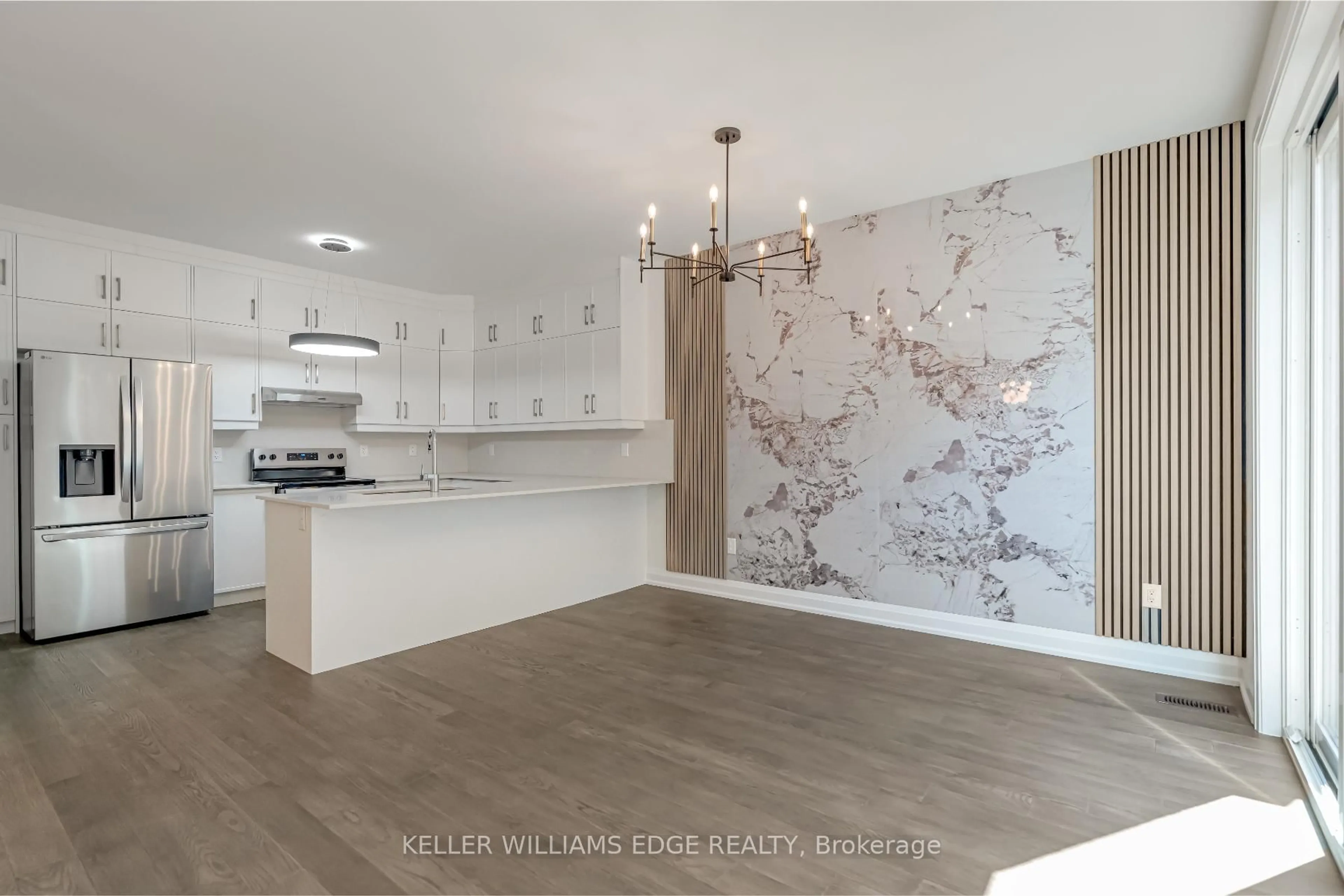 Open concept kitchen, ceramic/tile floor for 2154 Walkers Line #2, Burlington Ontario L7M 3R9