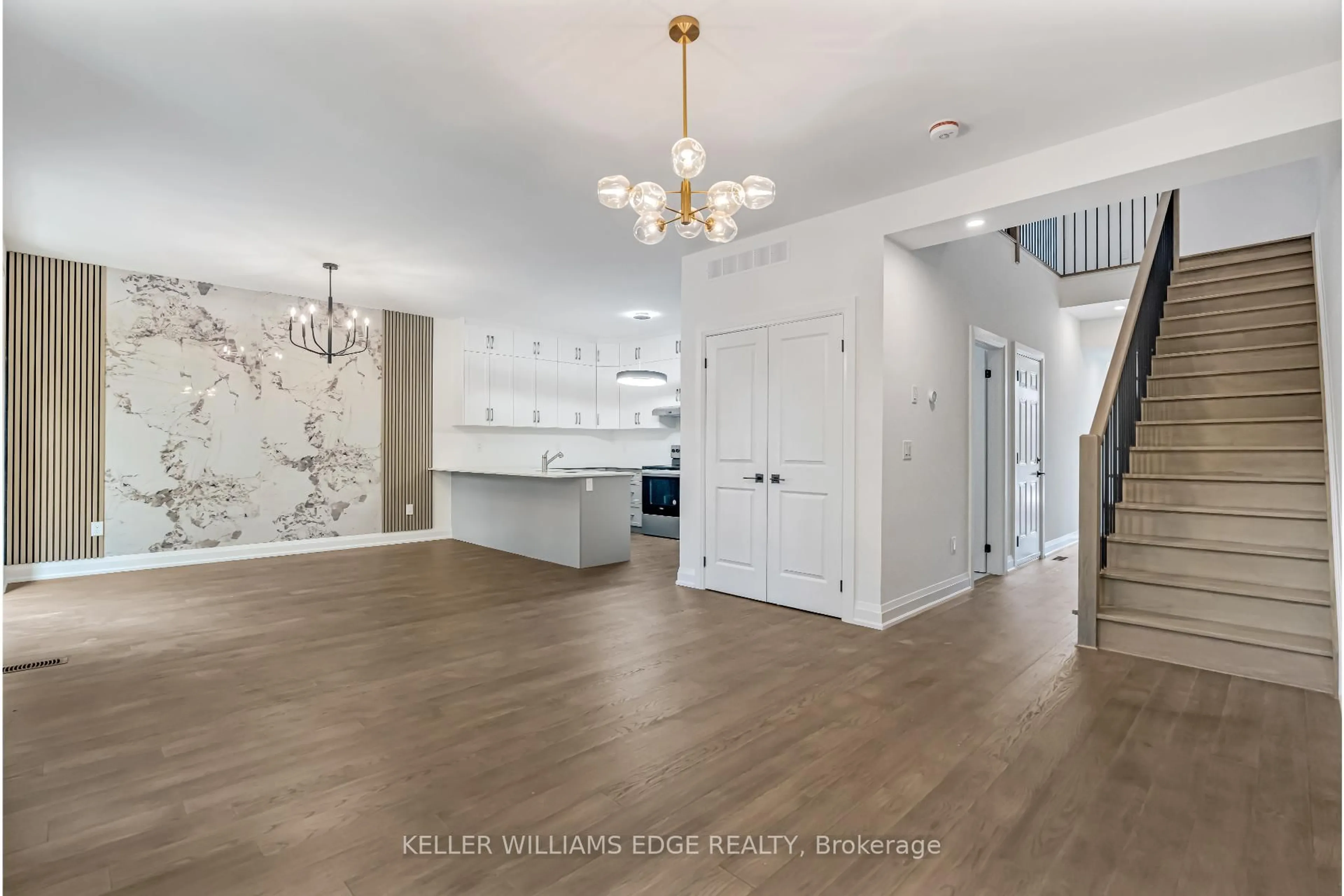 Open concept kitchen, ceramic/tile floor for 2154 Walkers Line #5, Burlington Ontario L7M 3R9