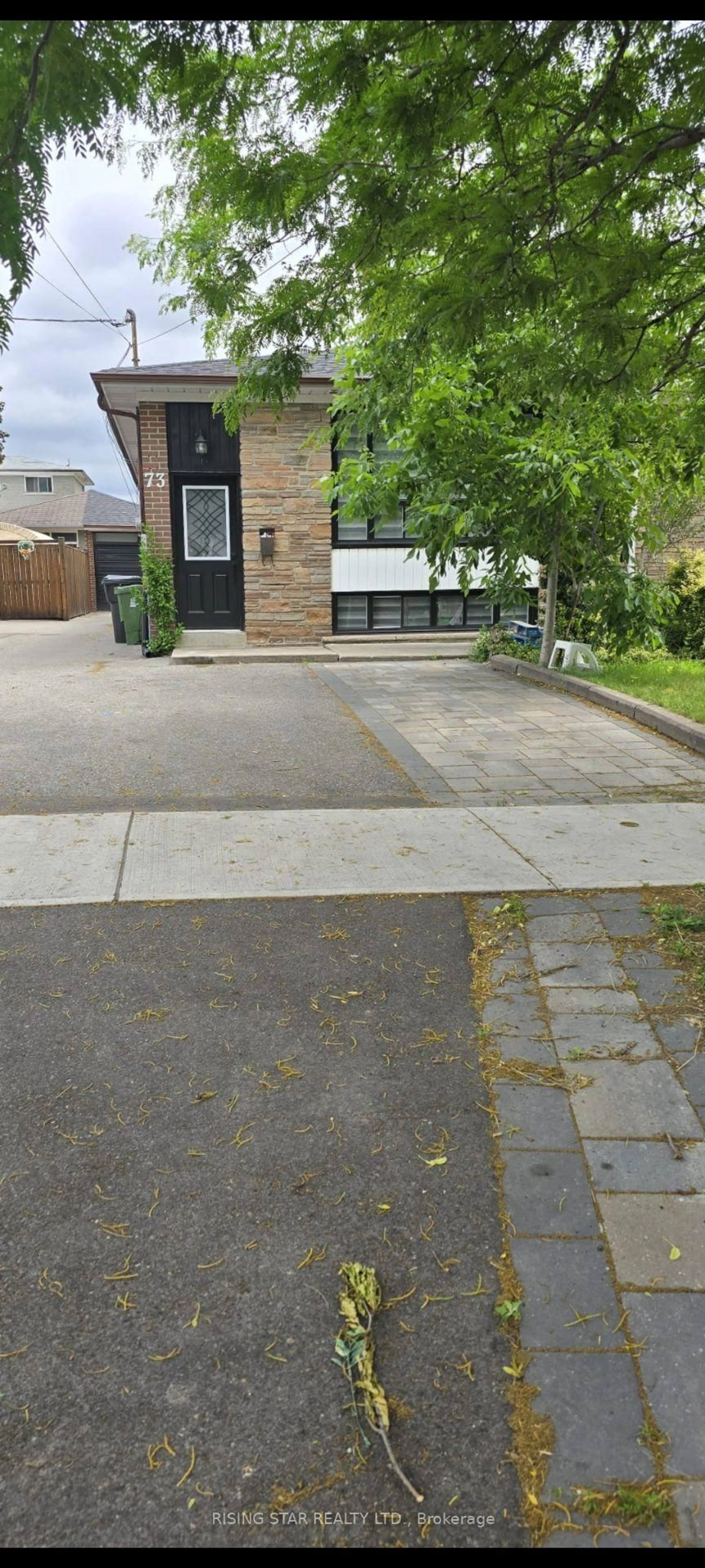 A pic from outside/outdoor area/front of a property/back of a property/a pic from drone, street for 73 Seacliff Blvd, Toronto Ontario M9L 2G7