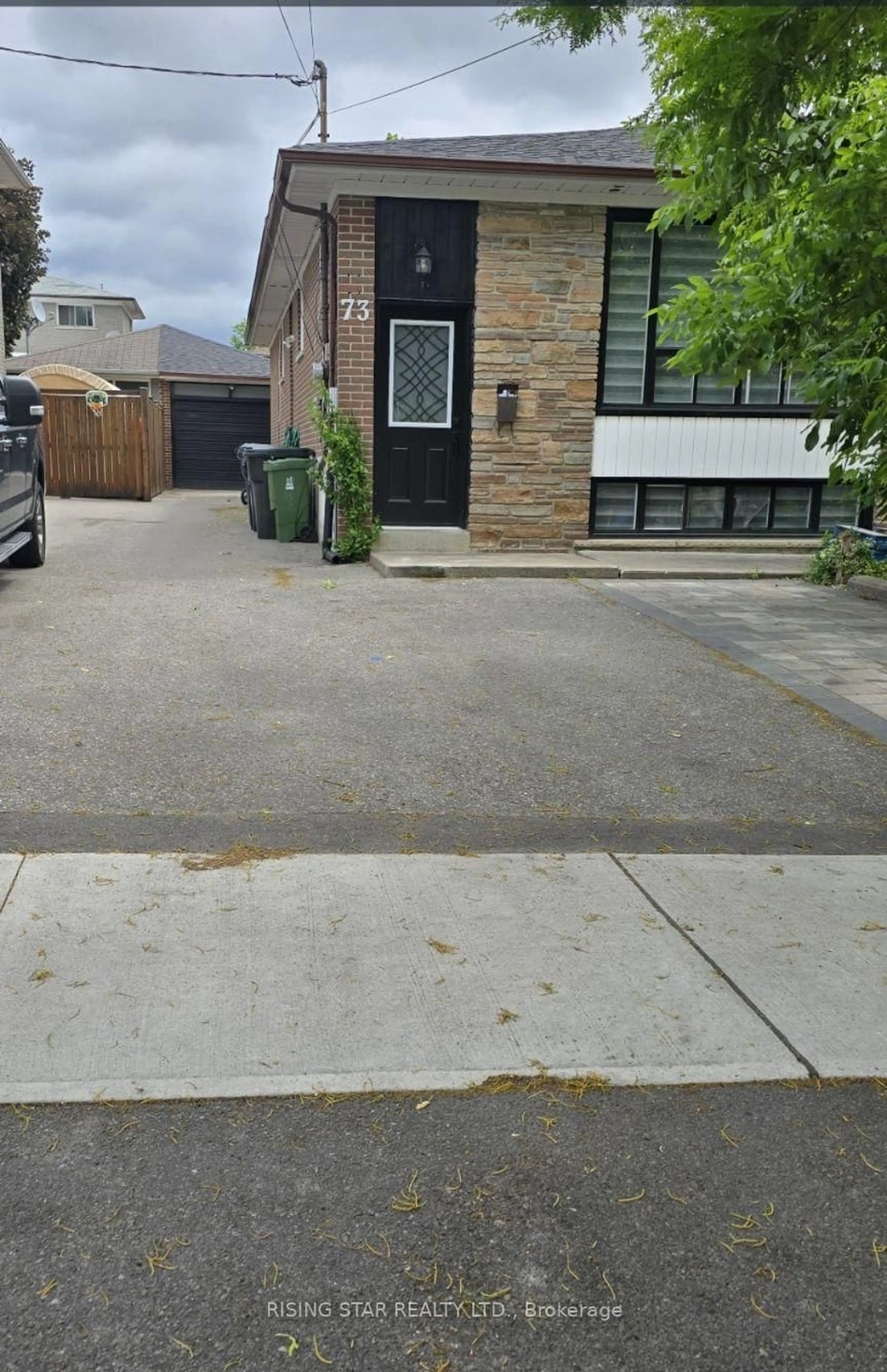 A pic from outside/outdoor area/front of a property/back of a property/a pic from drone, street for 73 Seacliff Blvd, Toronto Ontario M9L 2G7