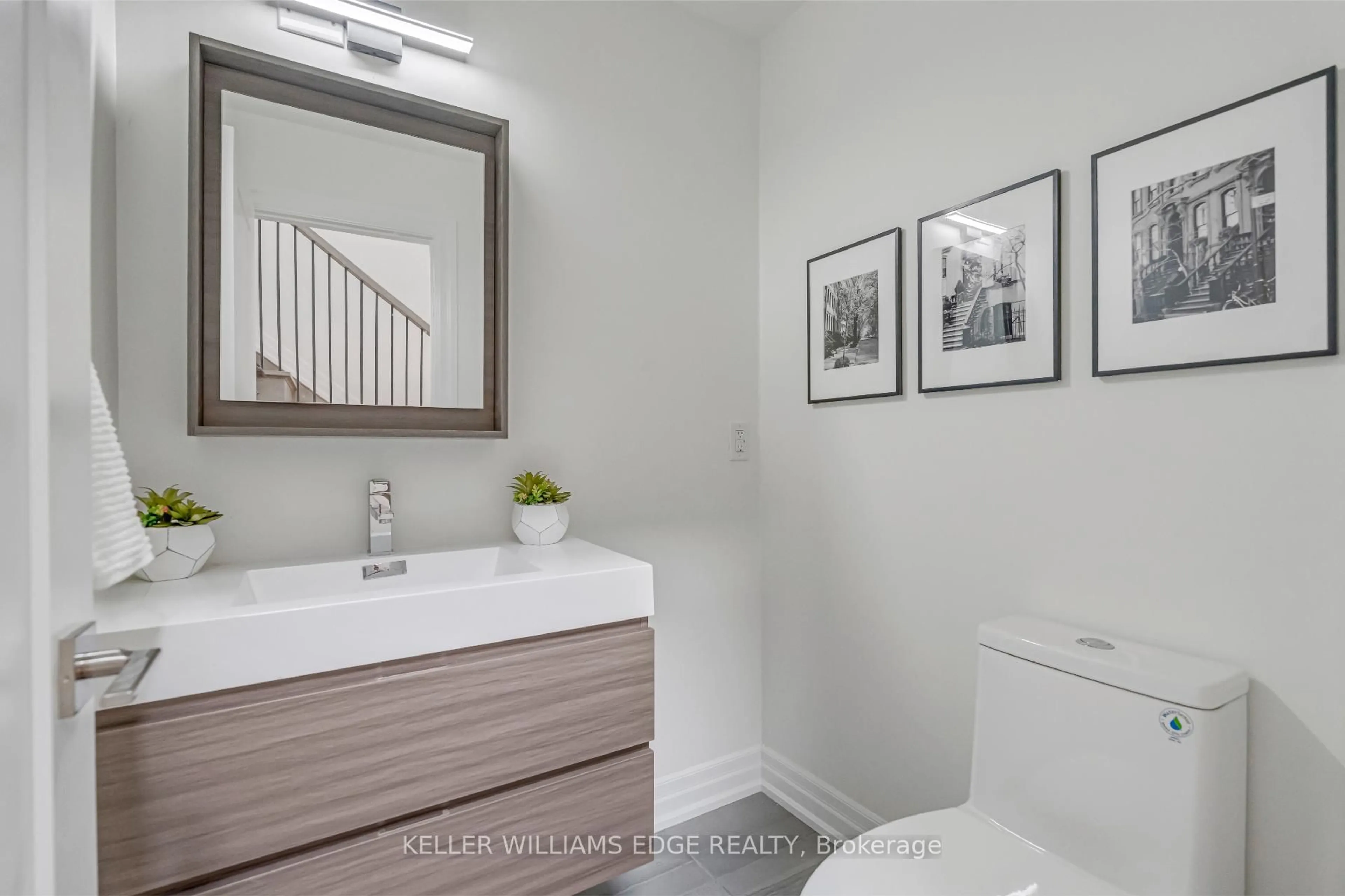 Contemporary bathroom, ceramic/tile floor for 2154 Walkers Line #7, Burlington Ontario L7M 3R9