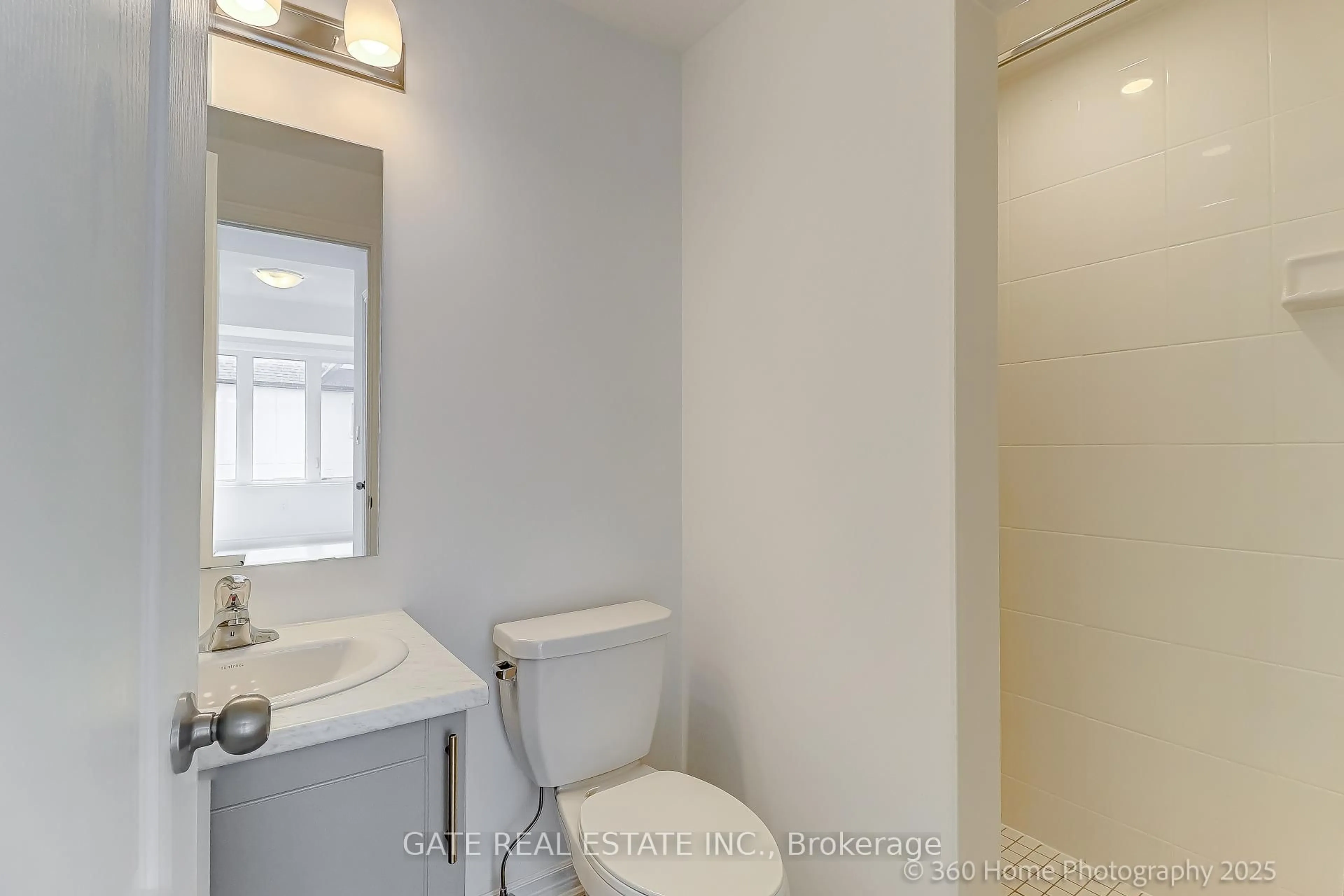 Standard bathroom, unknown for 46 Springdale Ave, Caledon Ontario L7C 4L4