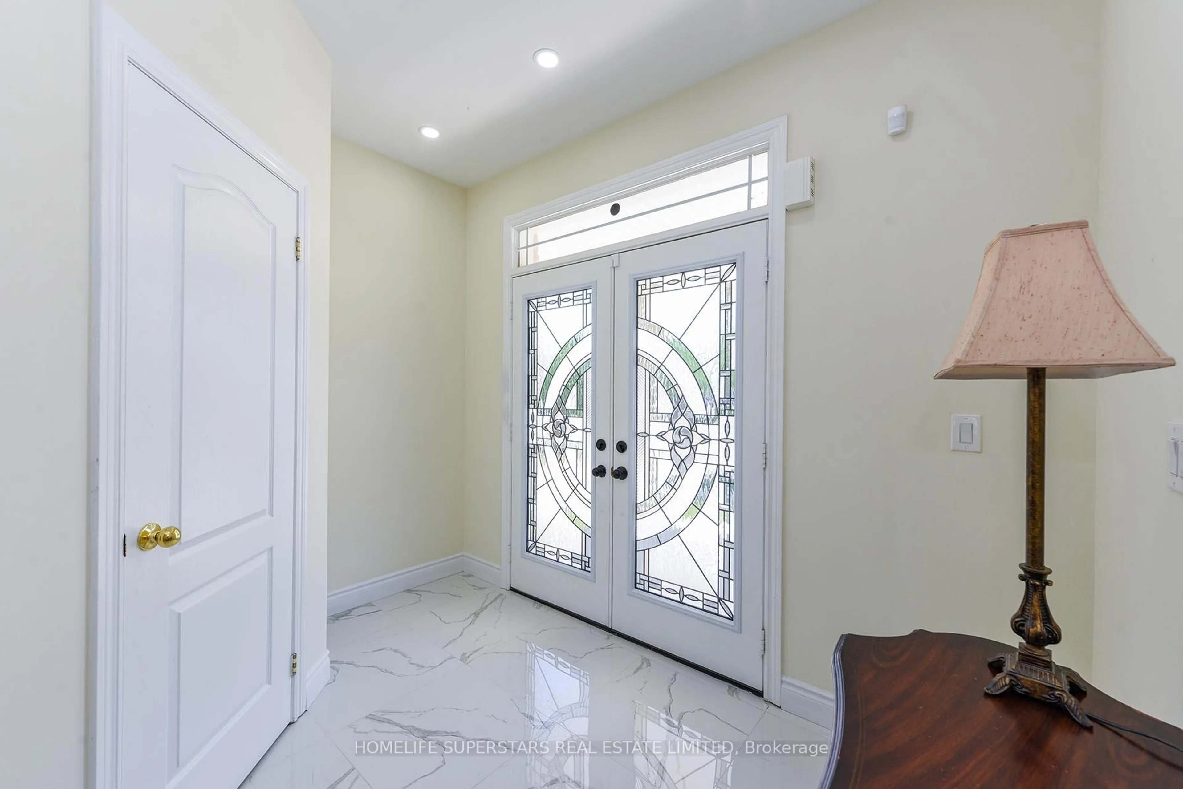 Indoor entryway for 129 Mclaughlin Ave, Milton Ontario L9T 7P5
