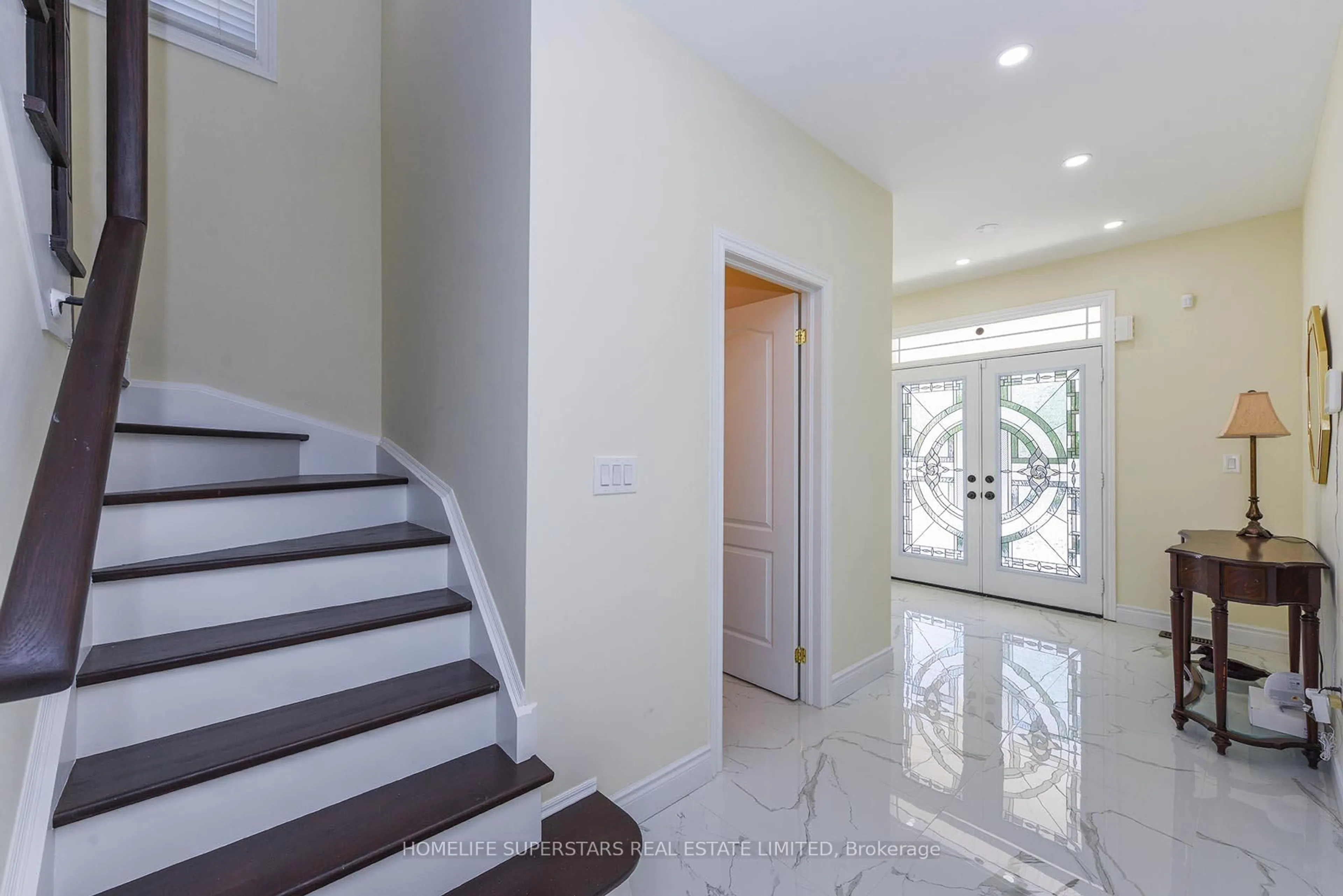 Indoor foyer for 129 Mclaughlin Ave, Milton Ontario L9T 7P5