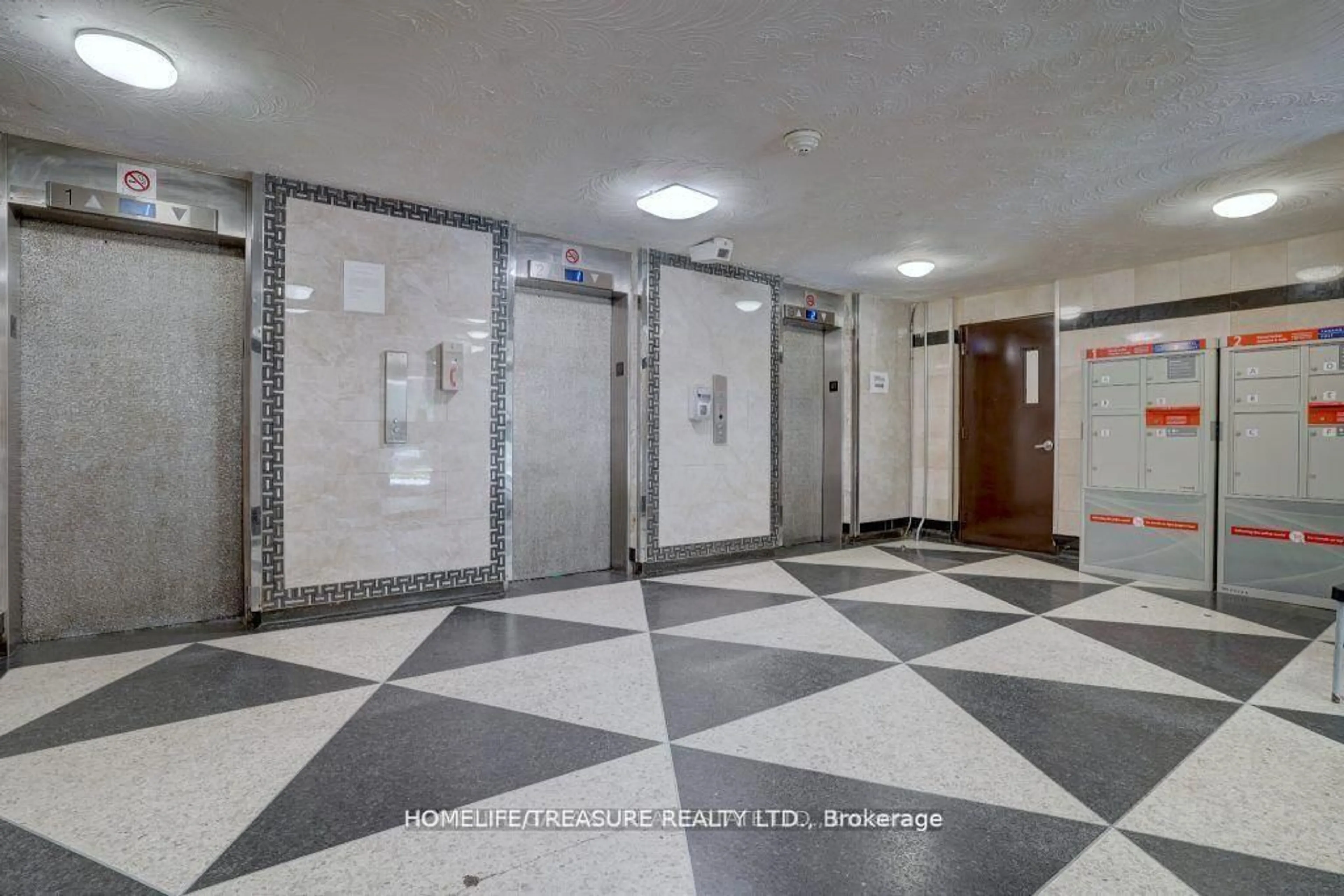 Indoor foyer for 200 Lotherton Ptwy #609, Toronto Ontario M6B 2G9