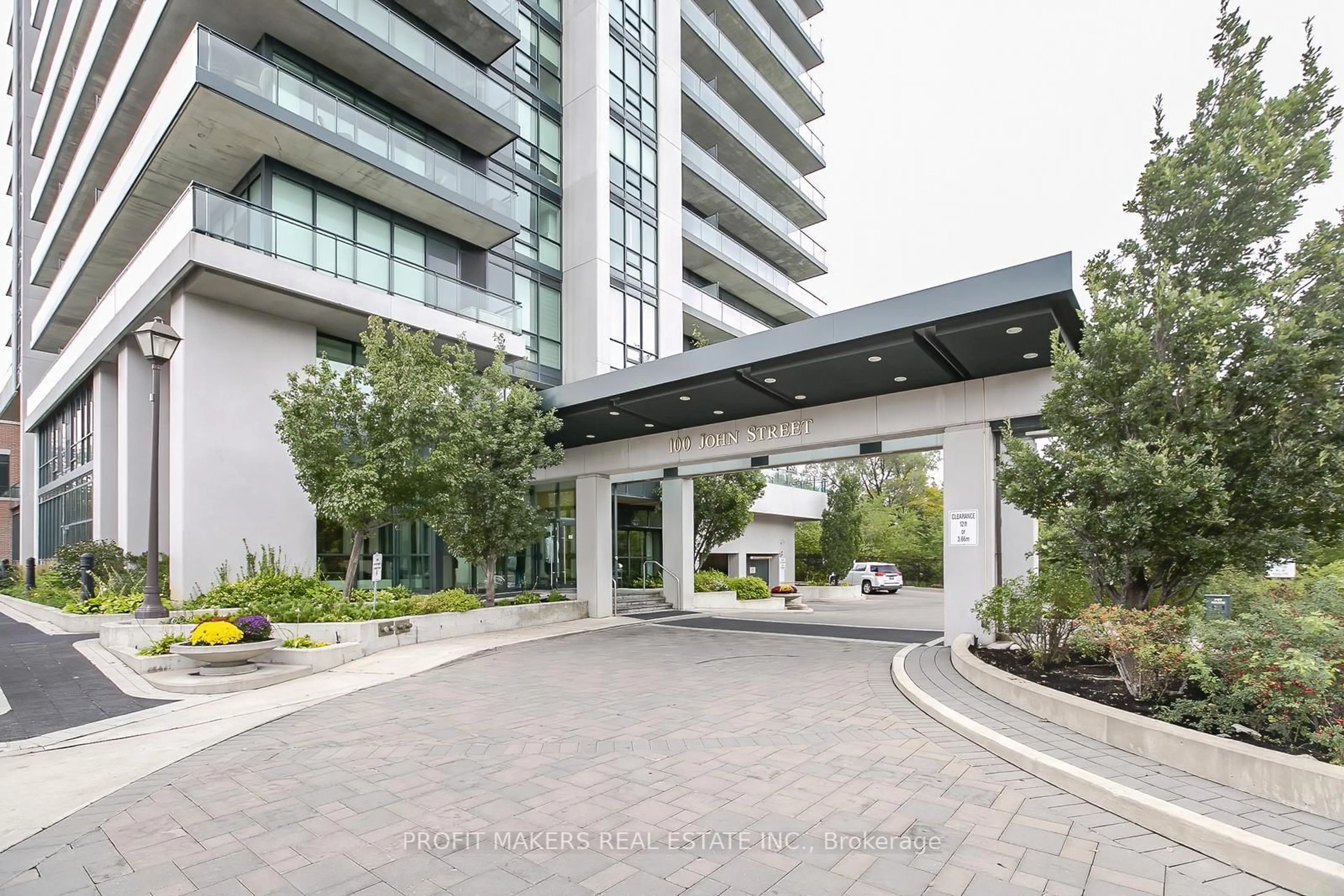 Indoor foyer for 100 John St #901, Brampton Ontario L6W 0A8