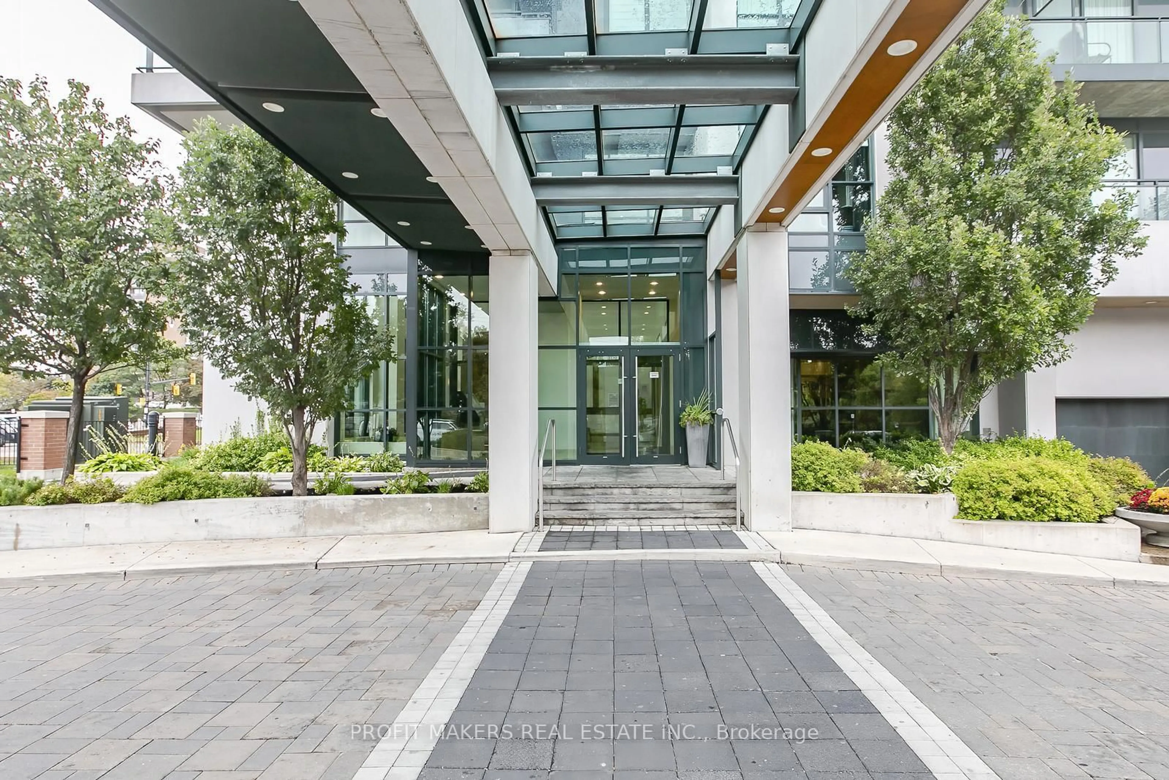 Indoor foyer for 100 John St #901, Brampton Ontario L6W 0A8