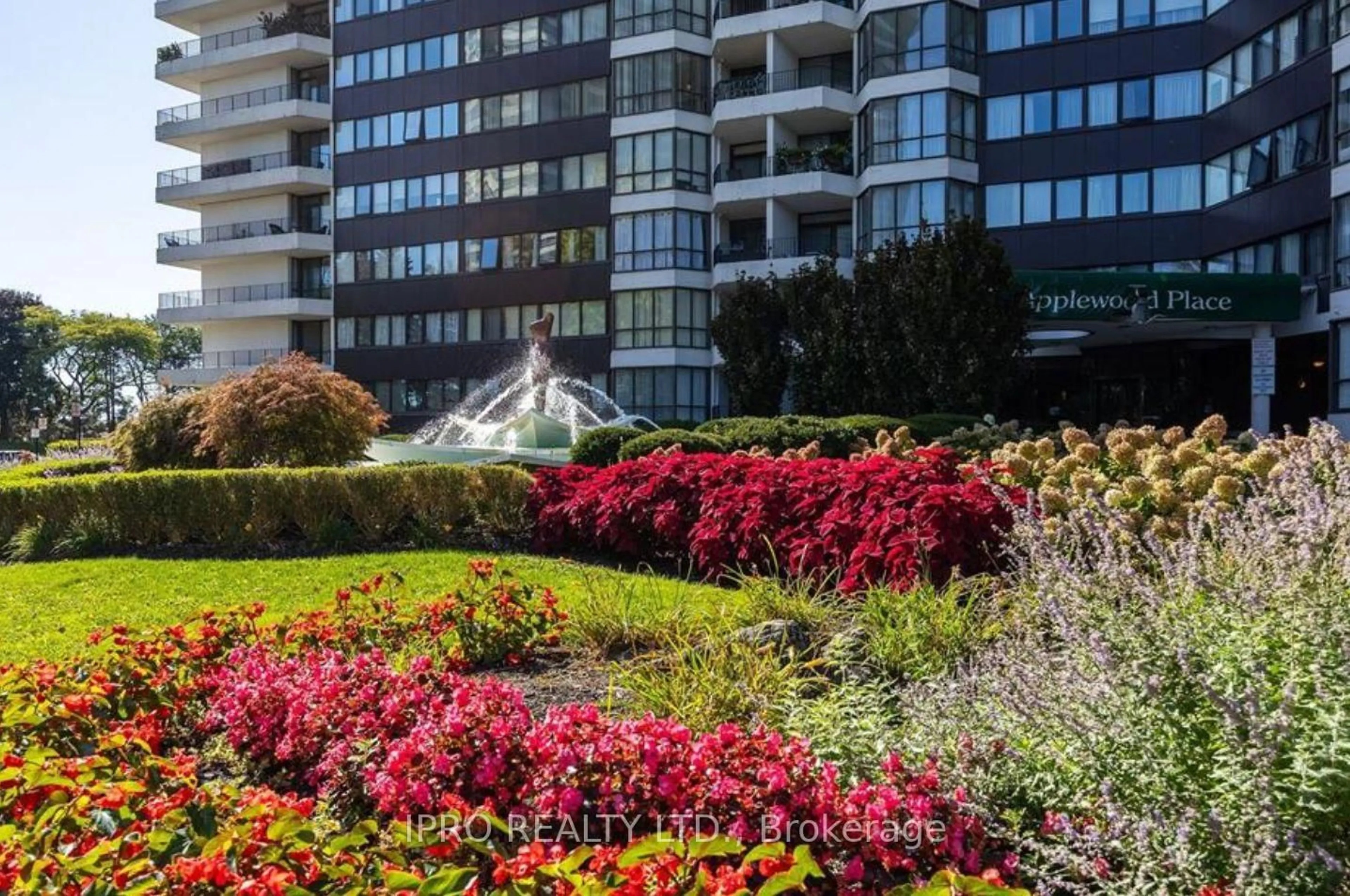 Patio, street for 1333 Bloor St St #1712, Mississauga Ontario L4Y 3T6