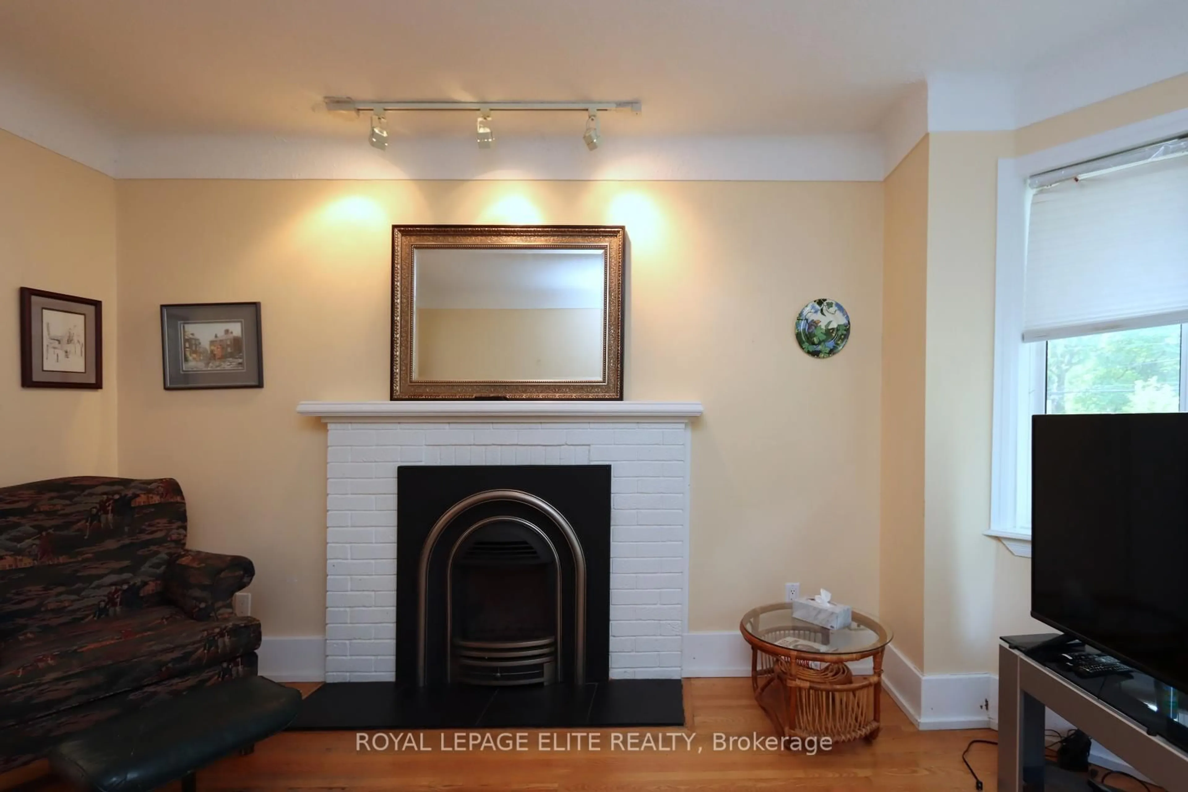 A pic of a room for 1208 Bellview St, Burlington Ontario L7S 1C7