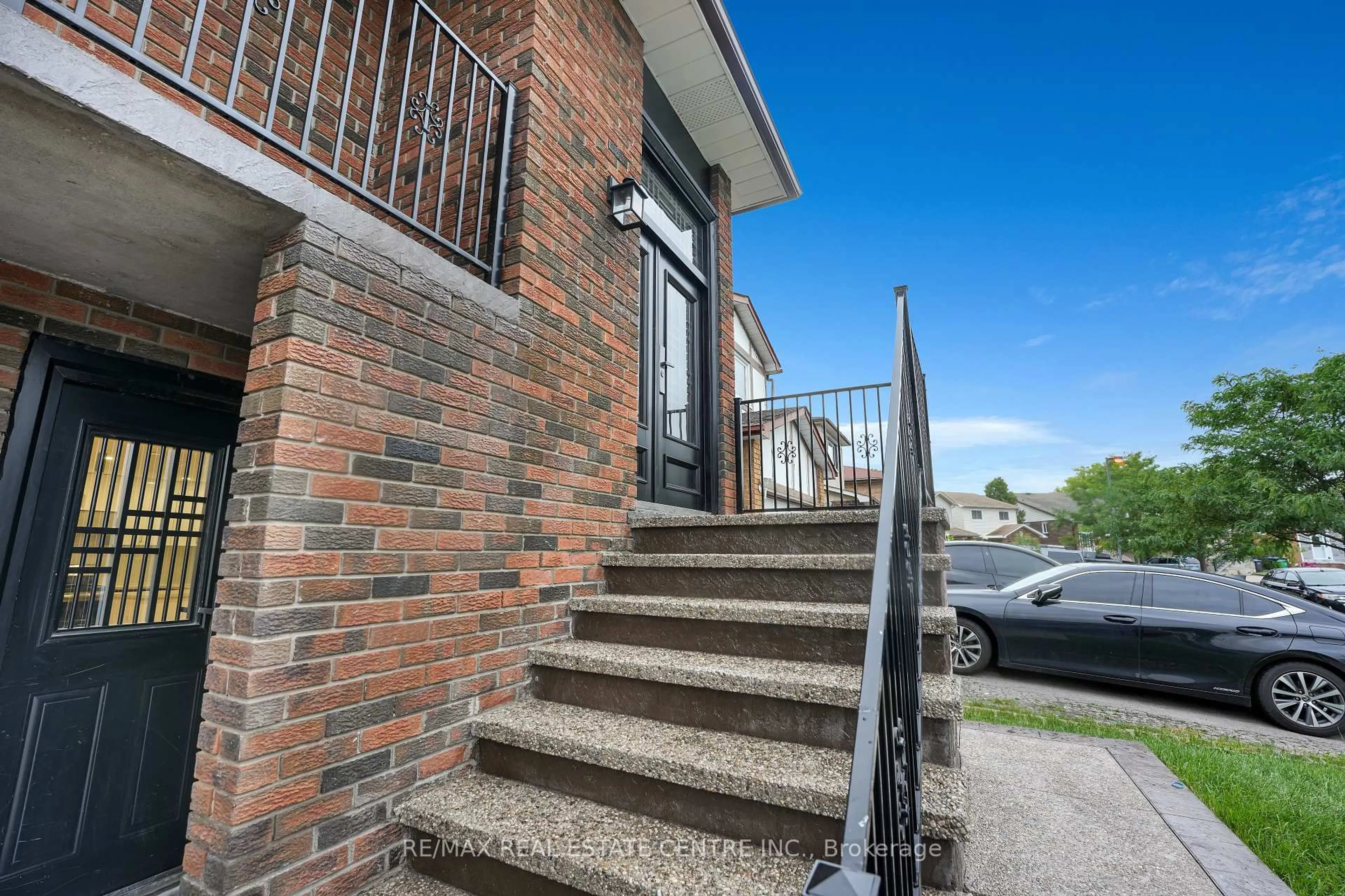Unknown for 38 Hockley Path, Brampton Ontario L6V 3R3