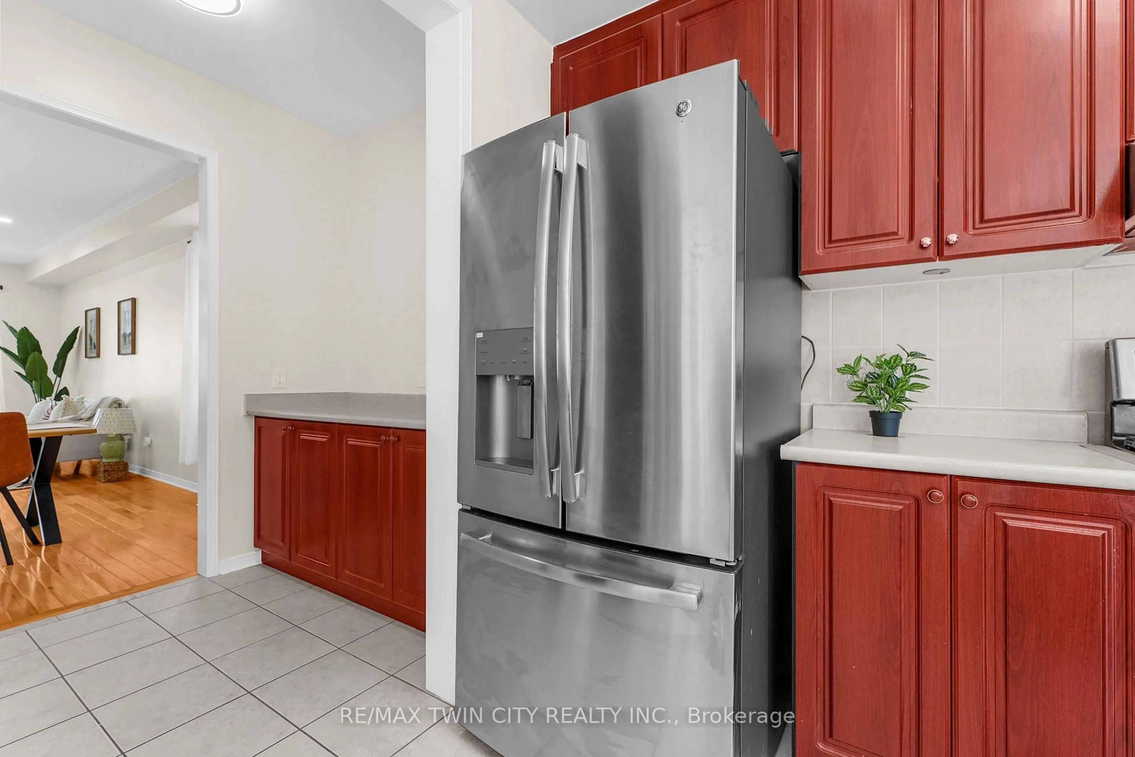 Standard kitchen, ceramic/tile floor for 6 Canarygrass Dr, Brampton Ontario L6R 3C4