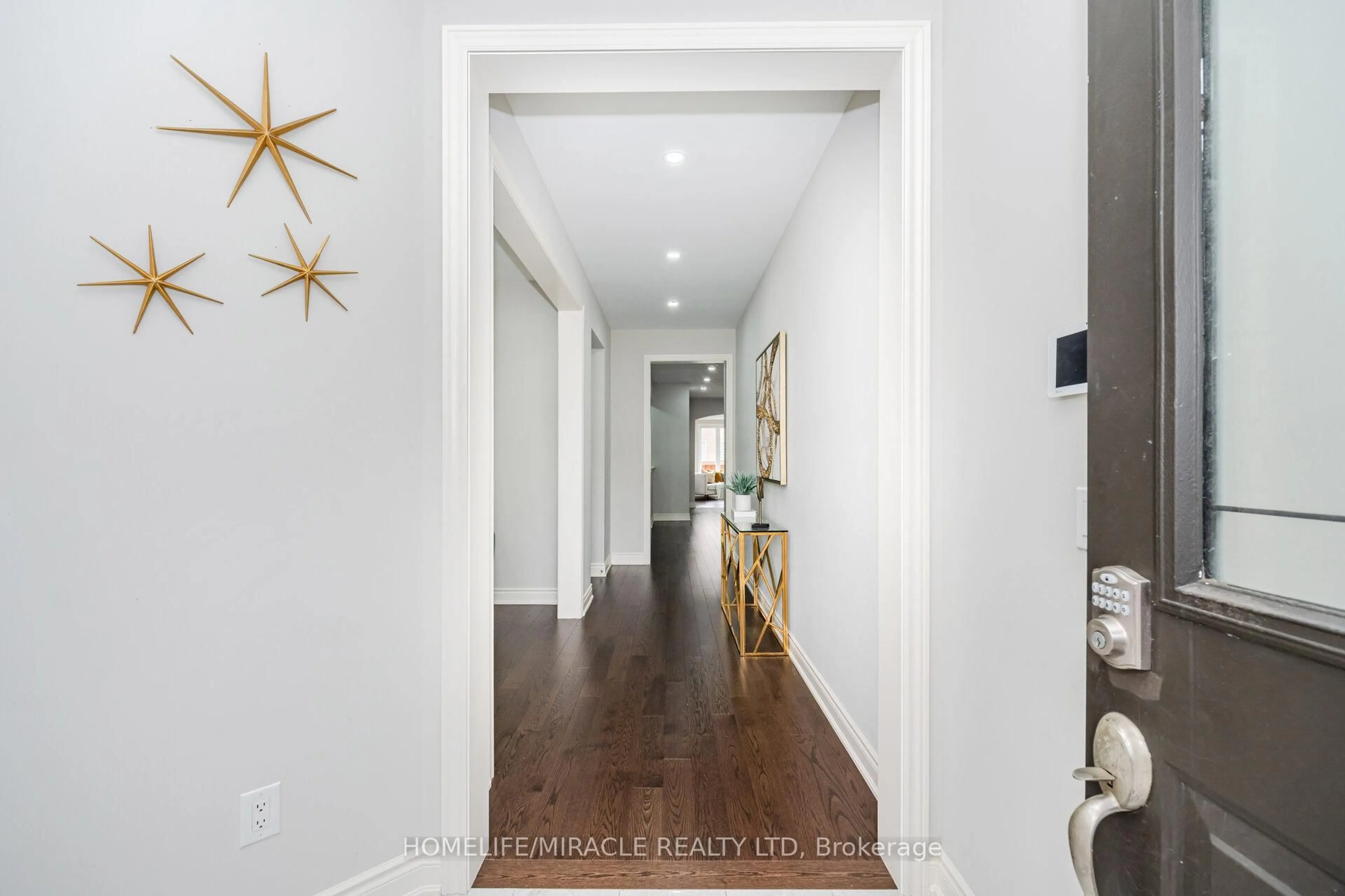 Indoor entryway for 23 Elverton Cres, Brampton Ontario L7A 4Z4