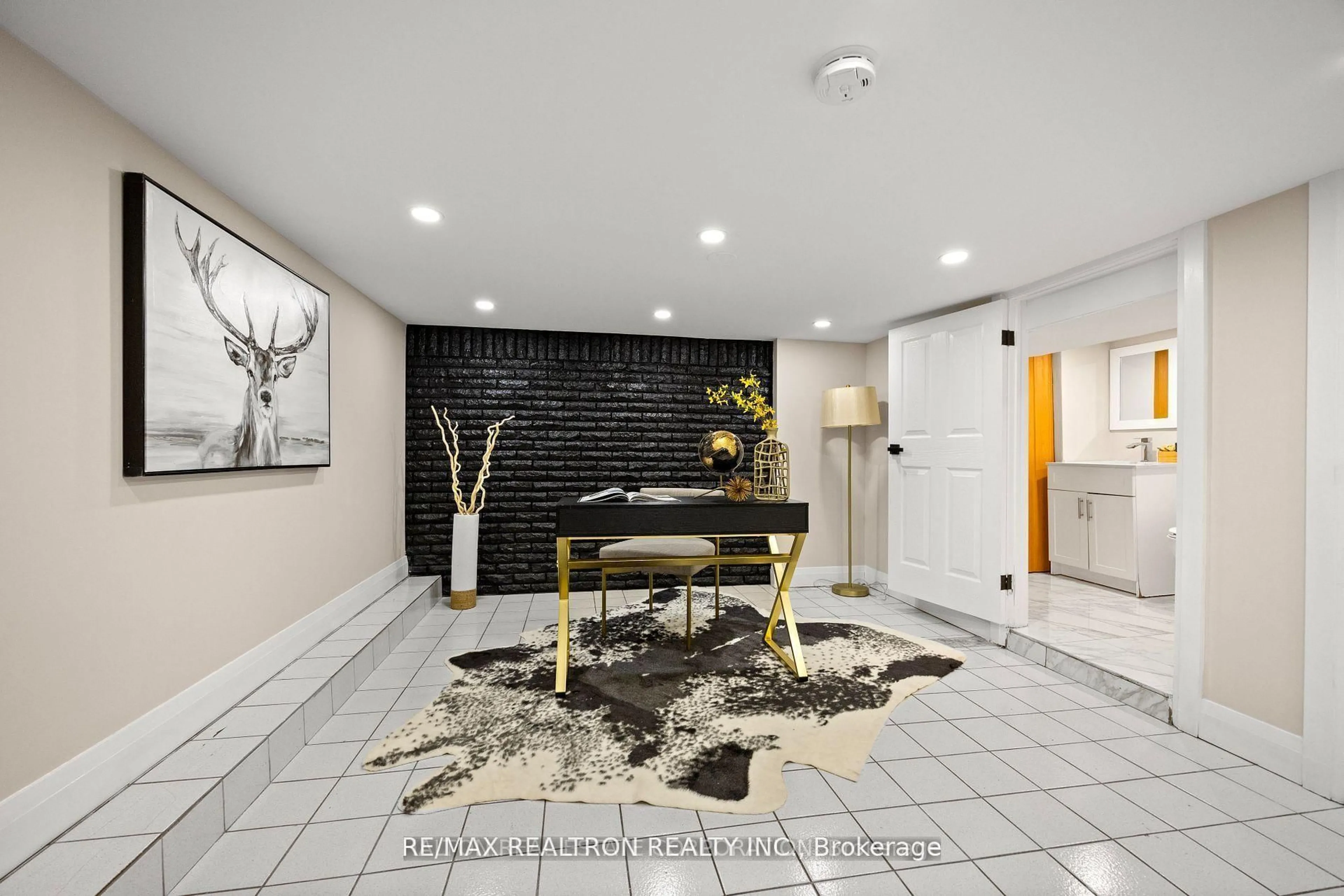 Indoor foyer for 78 Portland St, Toronto Ontario M8Y 1A7