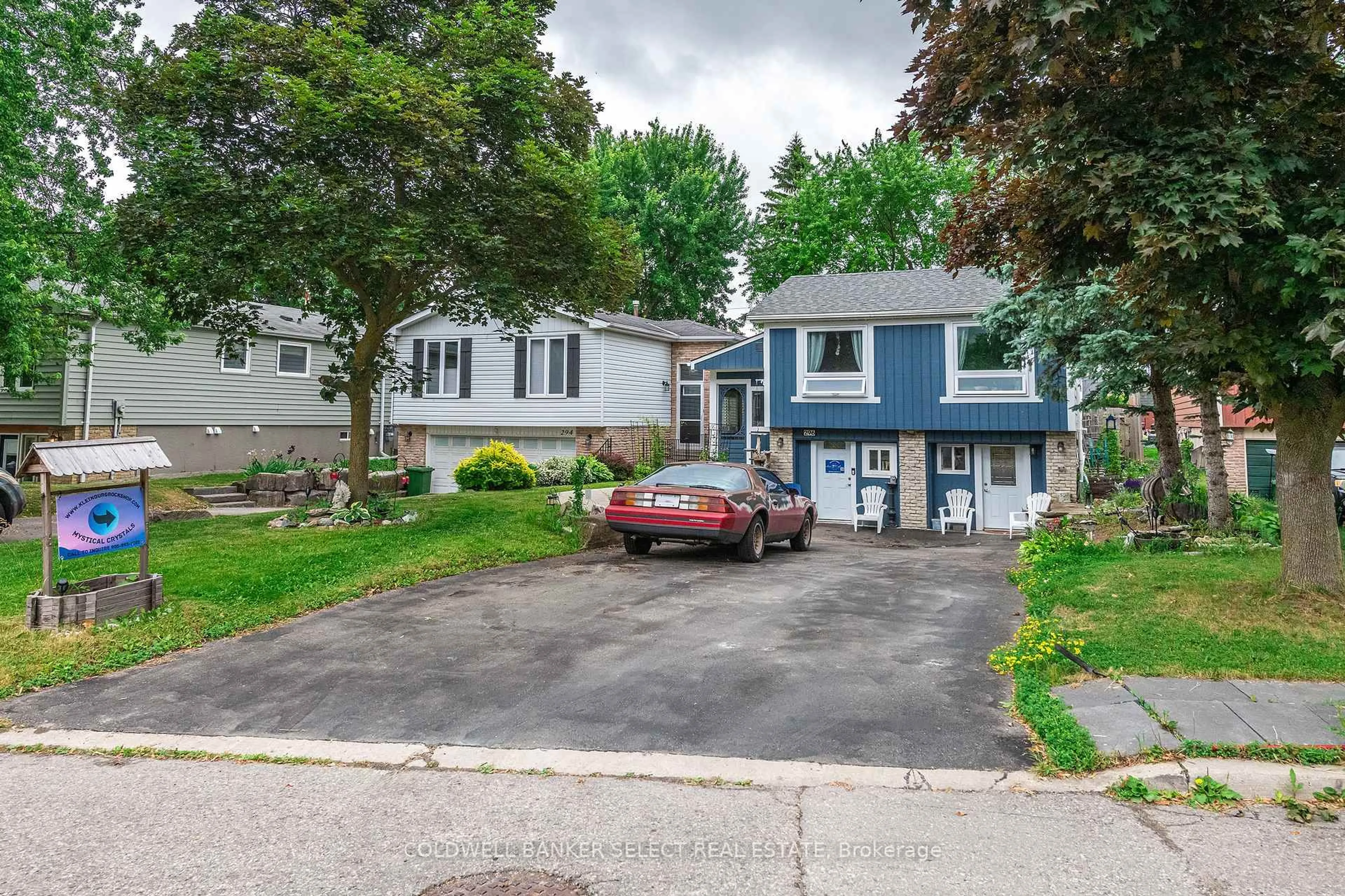 A pic from outside/outdoor area/front of a property/back of a property/a pic from drone, street for 296 Whitehead Cres, Caledon Ontario L7E 3Y1