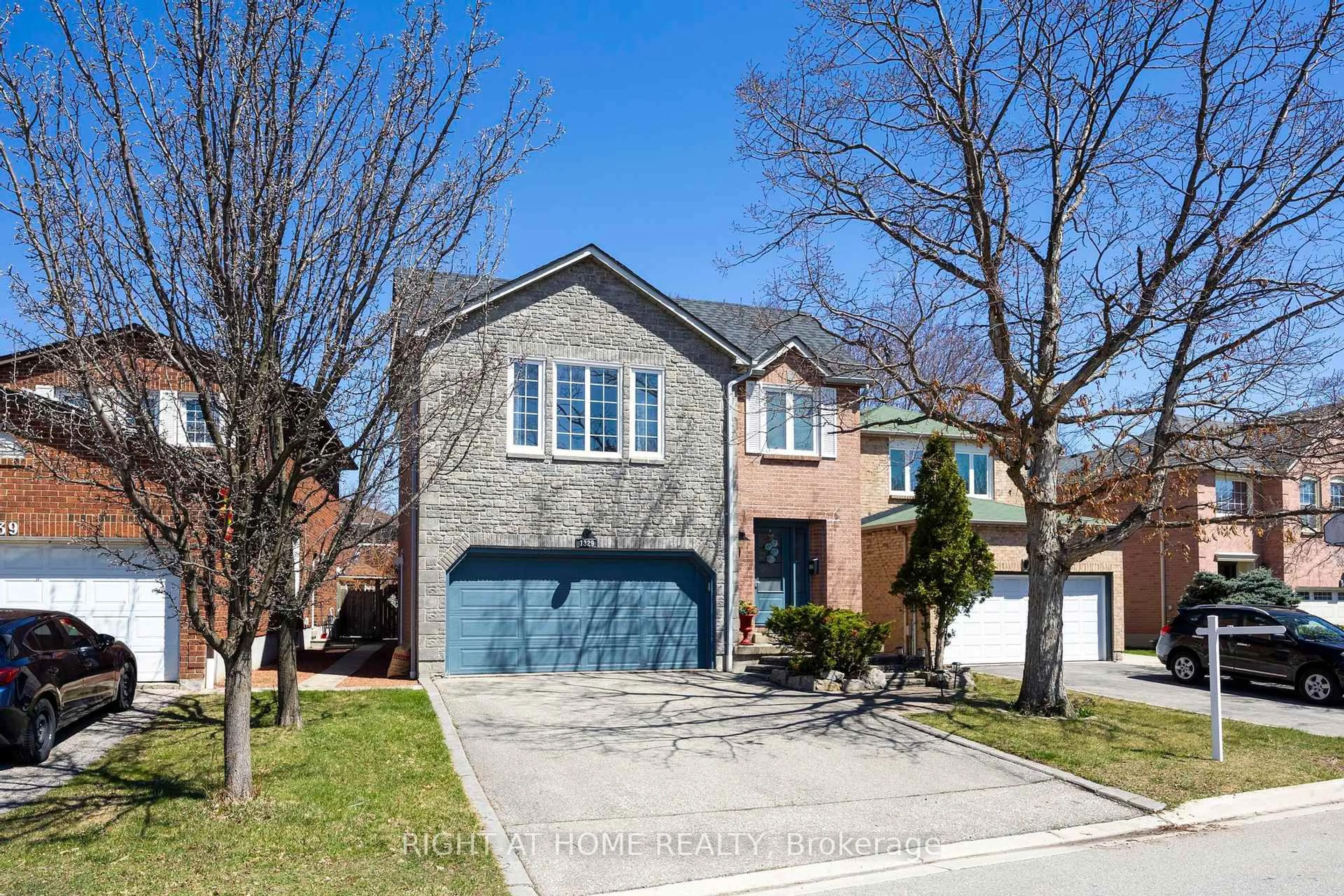 Home with brick exterior material, street for 1329 Sweetbirch Crt, Mississauga Ontario L5C 3R4