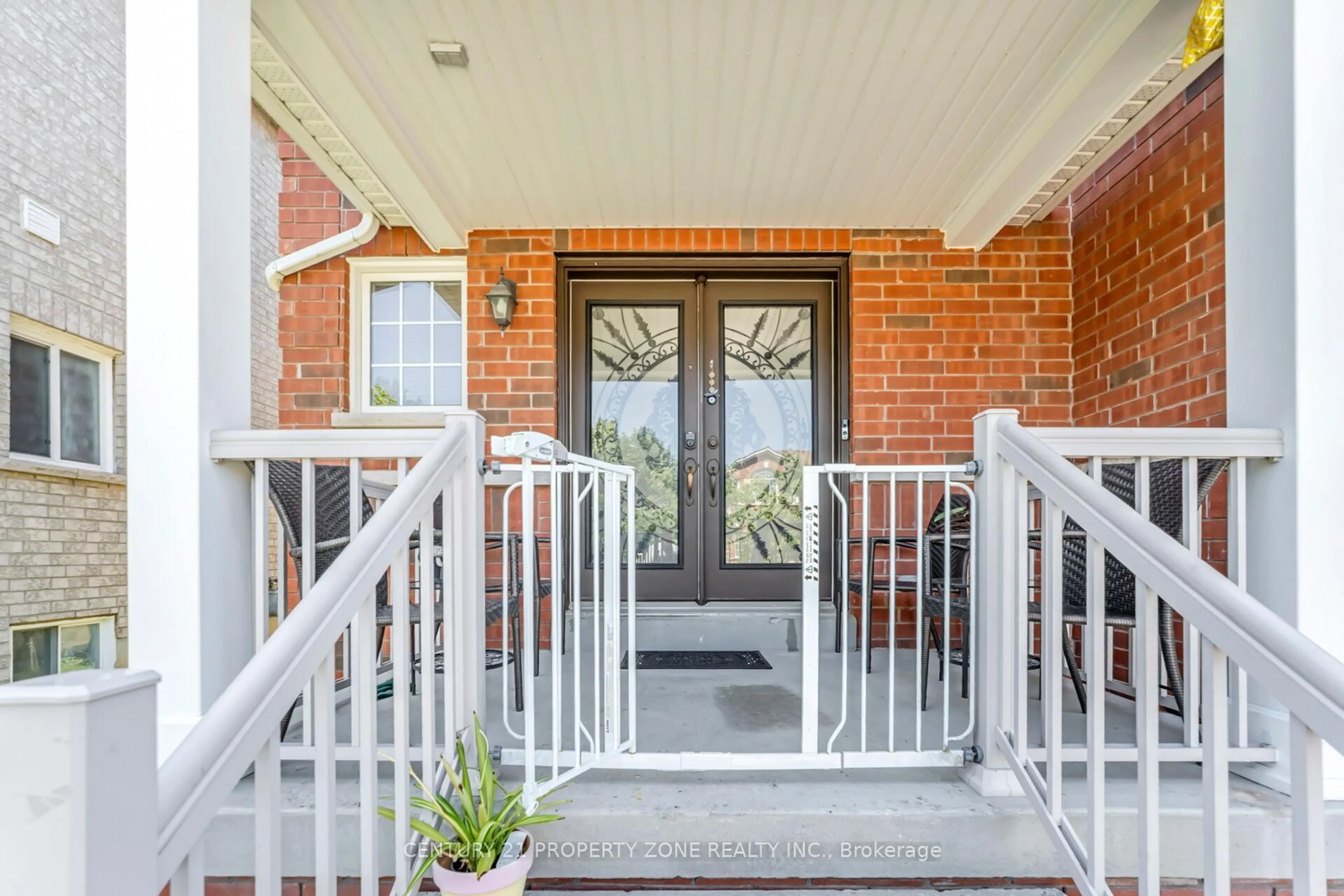 Indoor entryway for 221 Andrews Tr, Milton Ontario L9T 6S7