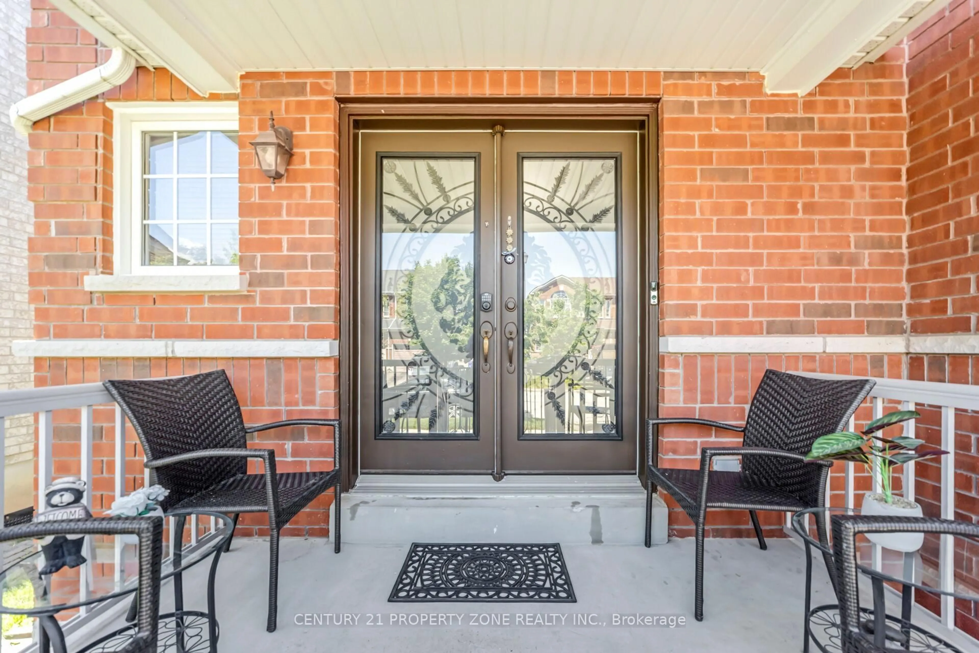 Patio, street for 221 Andrews Tr, Milton Ontario L9T 6S7
