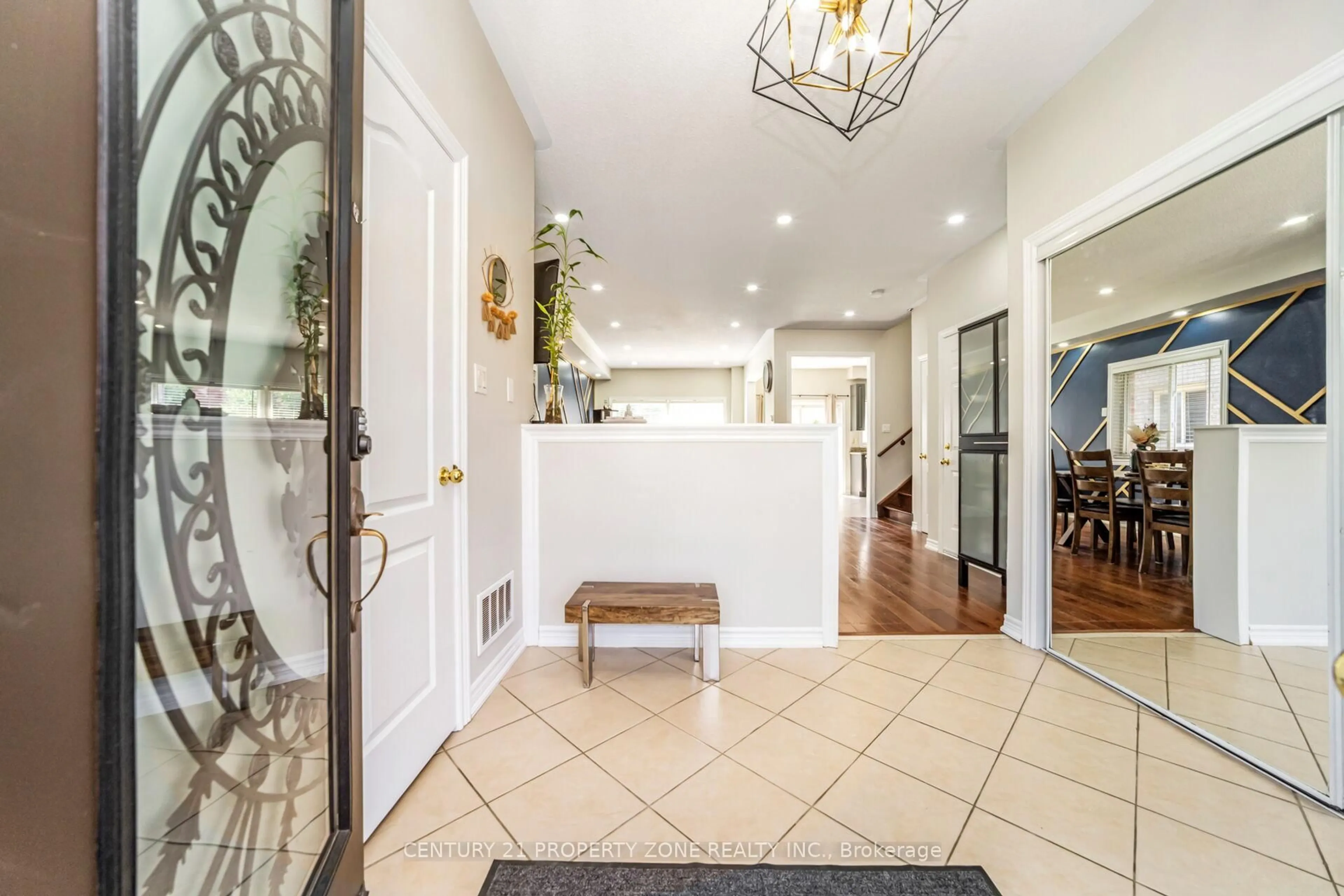 Indoor entryway for 221 Andrews Tr, Milton Ontario L9T 6S7