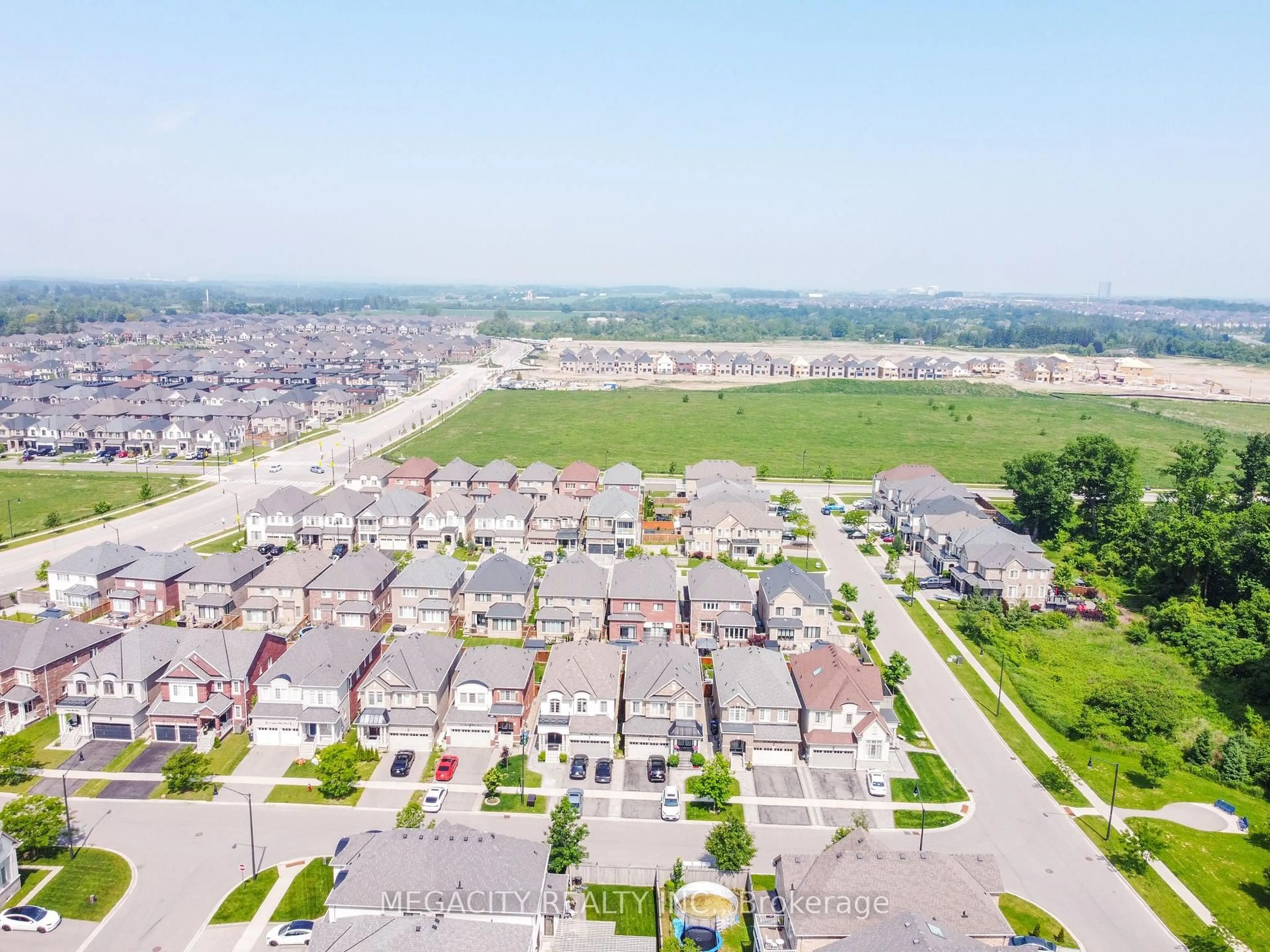 A pic from outside/outdoor area/front of a property/back of a property/a pic from drone, street for 19 Gruenwald Gate, Brampton Ontario L6Y 6C4