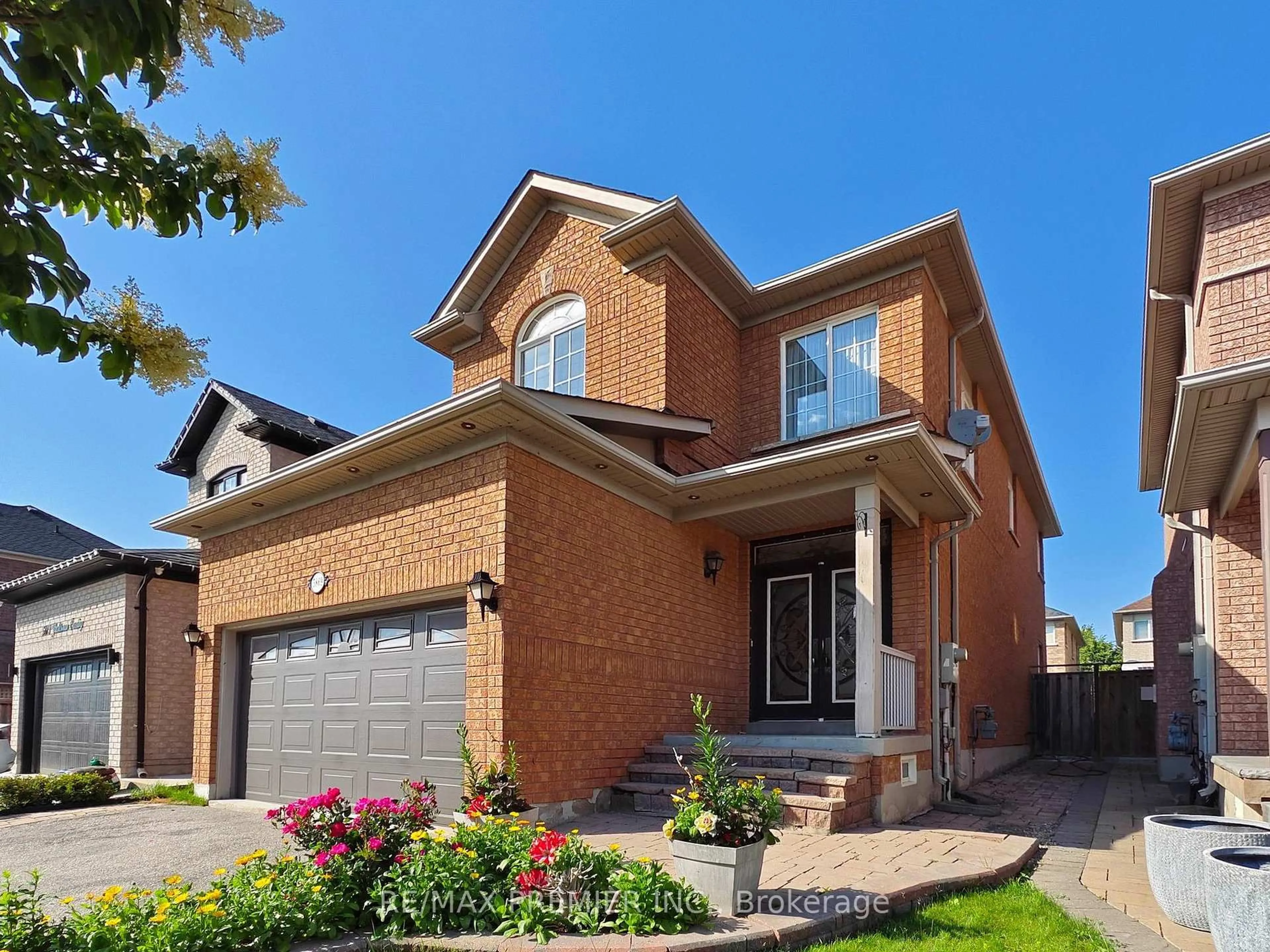 Home with brick exterior material, street for 5869 Yachtsman Crossing, Mississauga Ontario L5M 6P1
