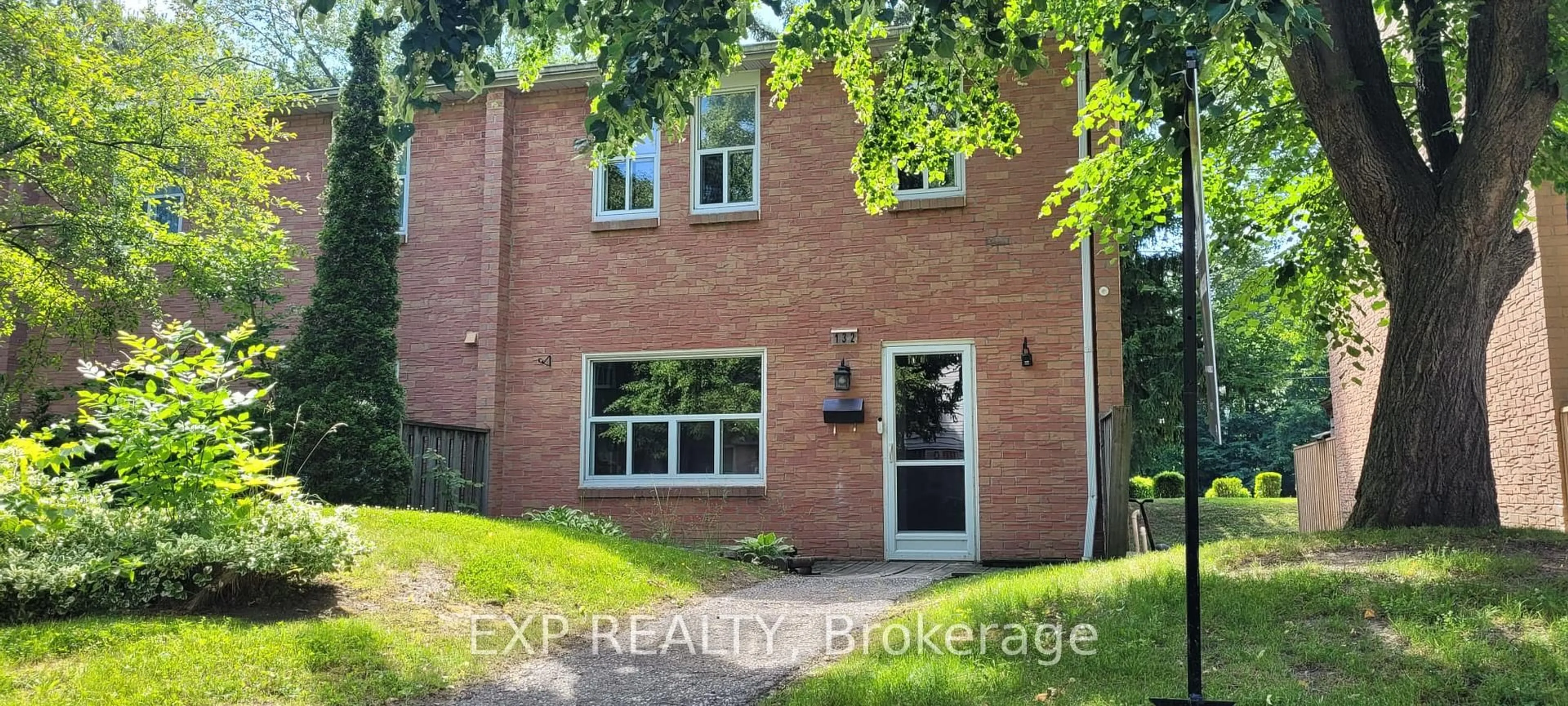 Home with brick exterior material, street for 1050 Shawnmarr Rd #132, Mississauga Ontario L5H 3V1