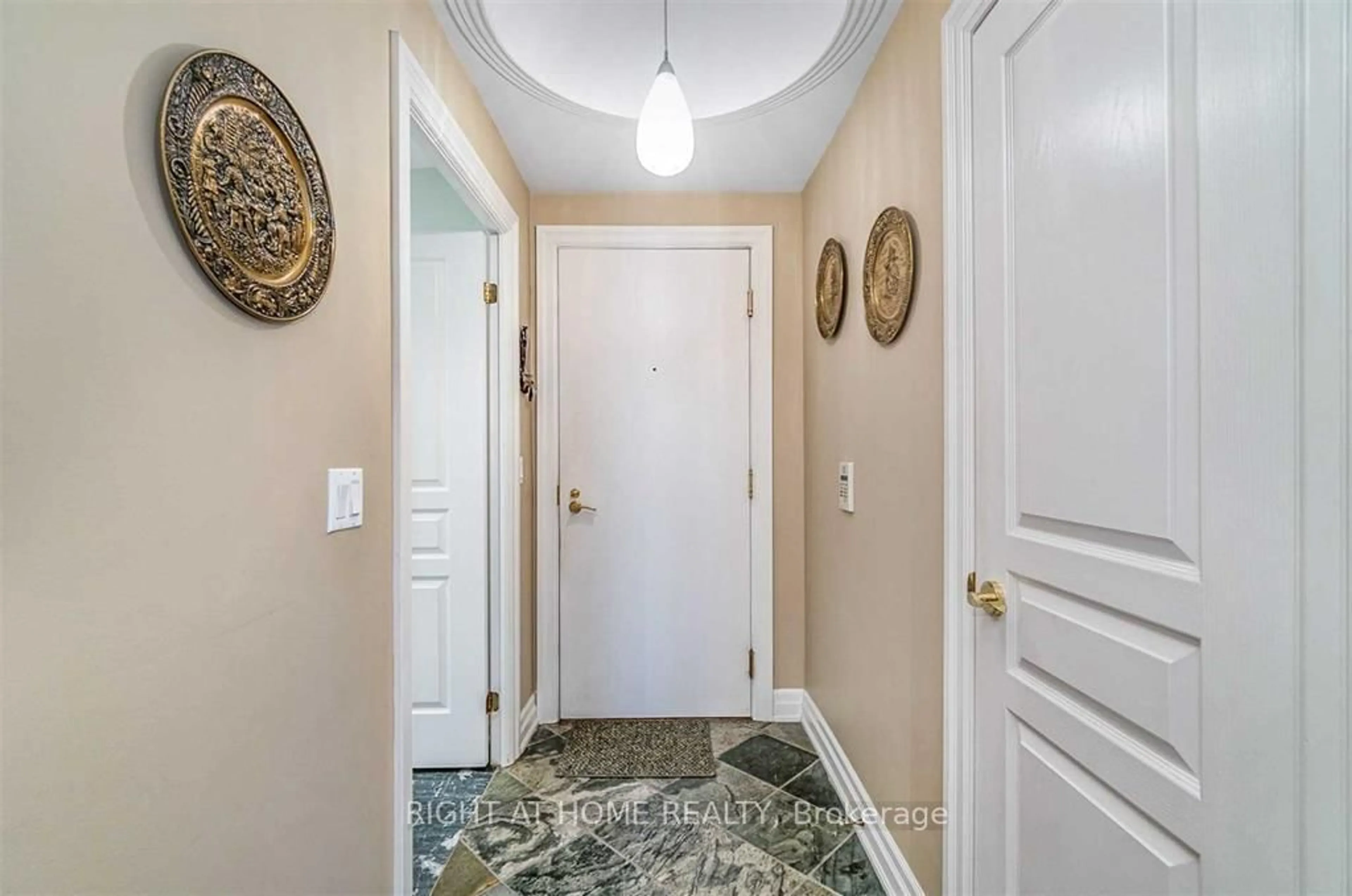 Indoor entryway for 2087 Lake Shore Blvd #207, Toronto Ontario M8V 4G3